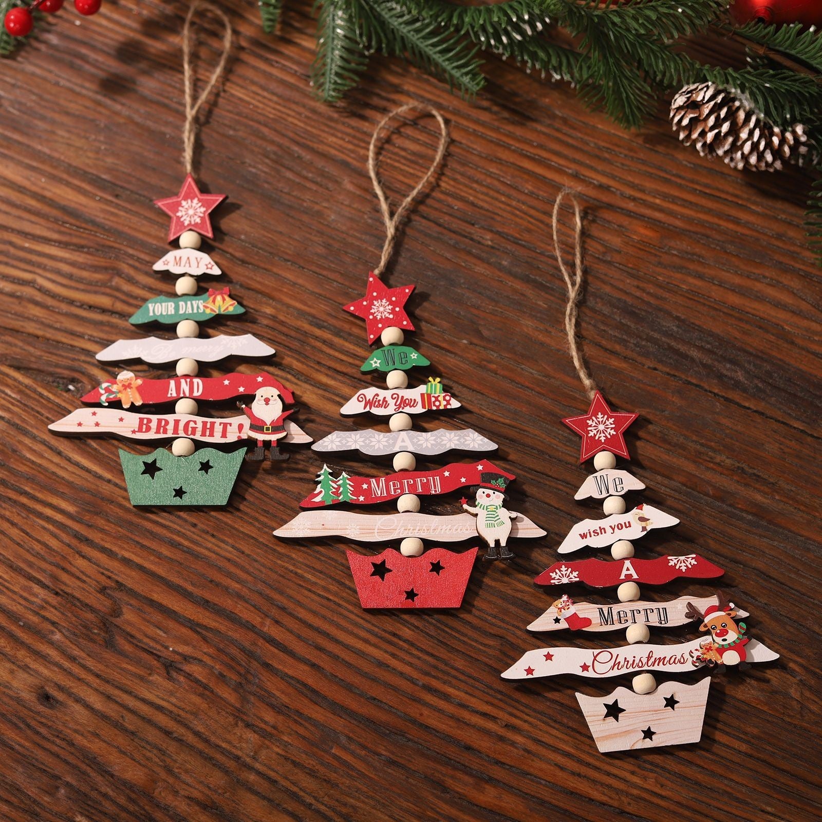 Decoratiune de Craciun din Lemn, cu Snur pentru Agatare in Brad, Model Brad de Craciun si Ren, Scris We Wish You A Merry Christmas, 17x12.8x0.4 cm, Multicolor