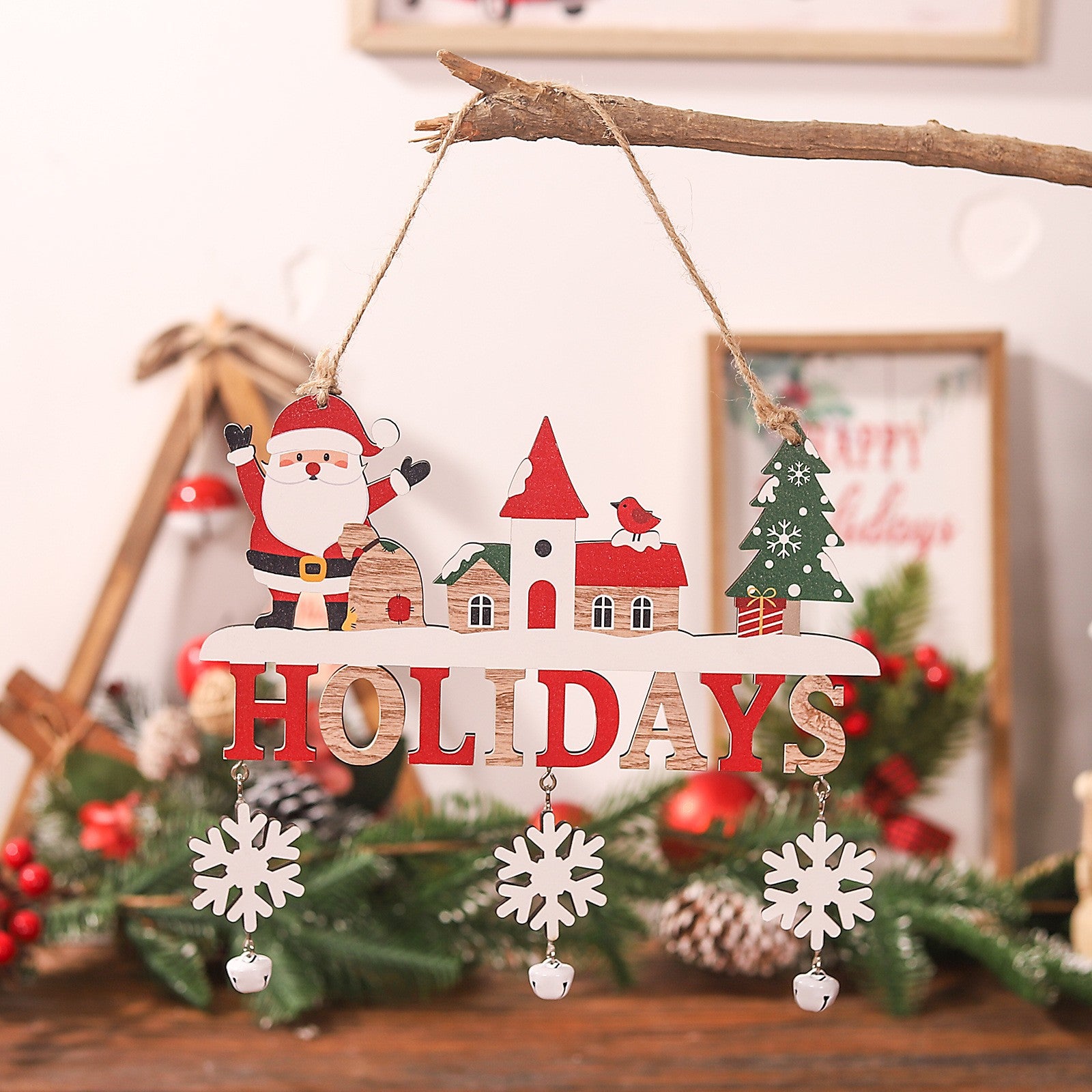 Decoratiune de Craciun din Lemn, cu Snur pentru Agatare in Brad, Model Mos Craciun, Scris Let It Snow, 21.9x19 cm, Multicolor