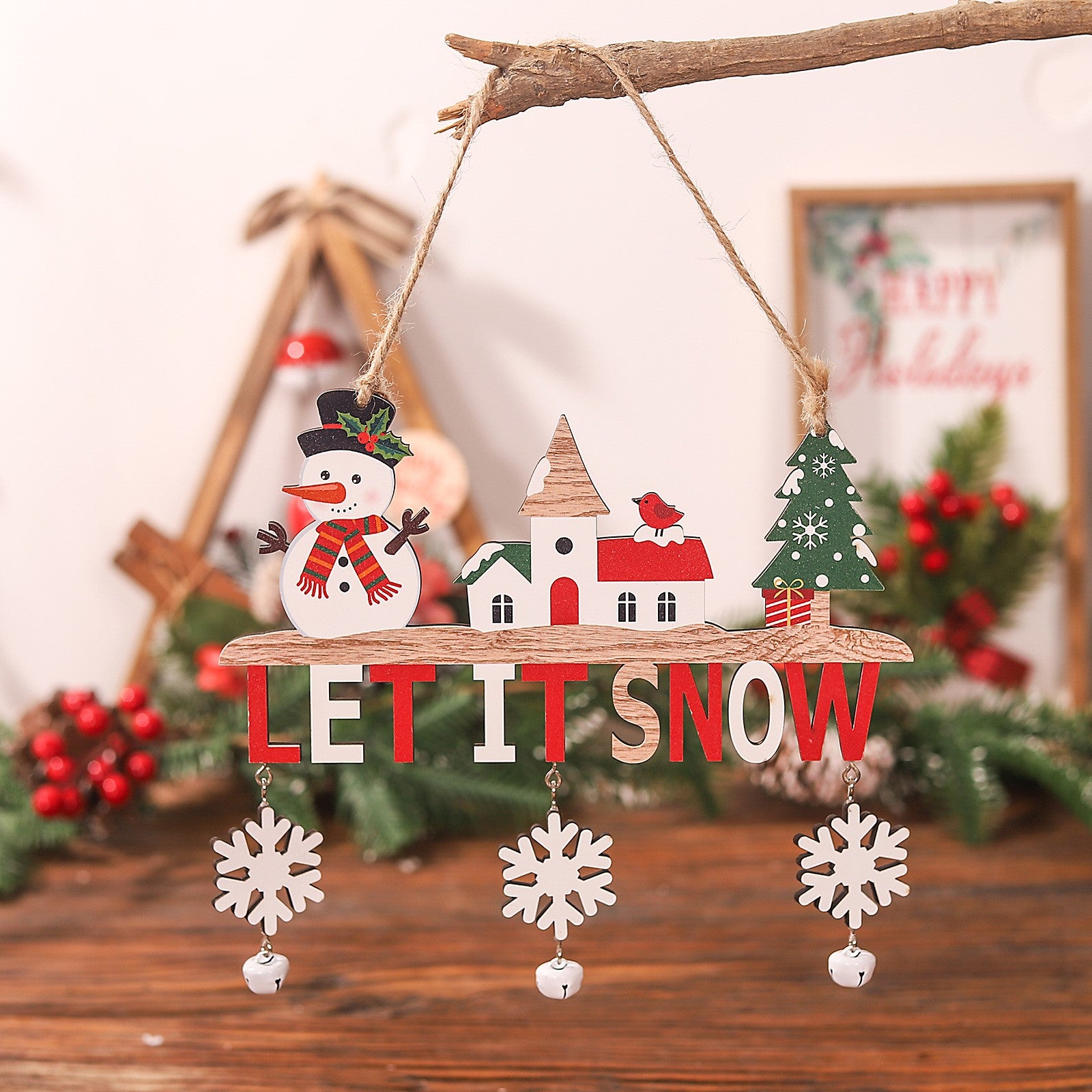 Decoratiune de Craciun din Lemn, cu Snur pentru Agatare in Brad, Model Om de Zapada, Scris Let It Snow, 21.9x19 cm, Multicolor