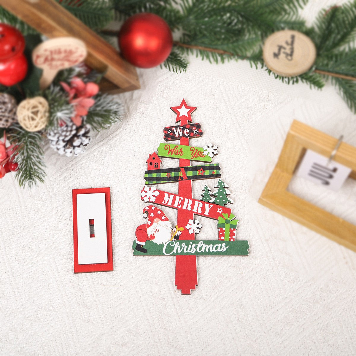 Decoratiune de Craciun din Lemn, pentru Masa, Model Bradut, Scris We Wish You A Merry Christmas, 21.5x12.2x4 cm, Multicolor