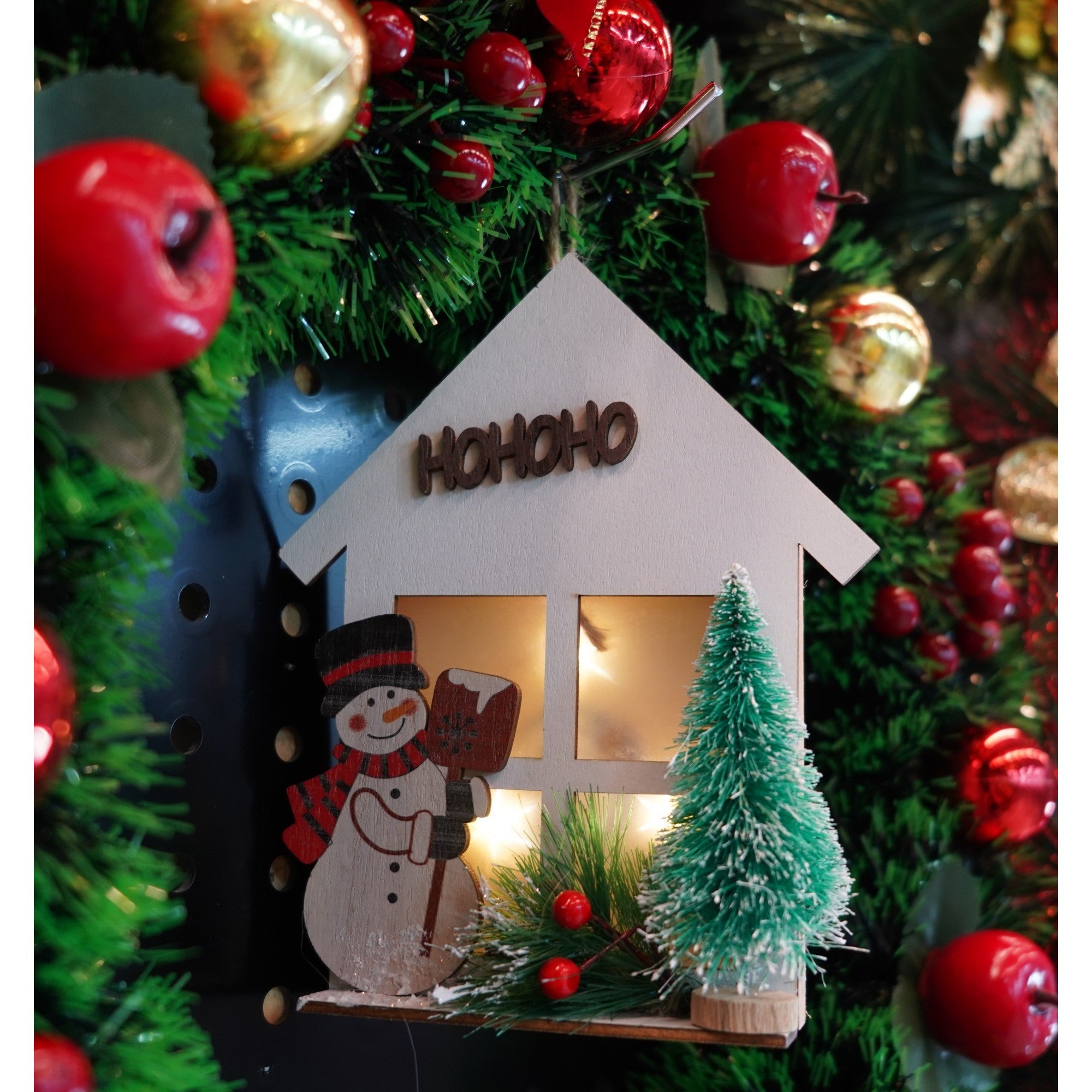 Decoratiune luminoasa, Flippy,  Om de zapada, alb, lungime: 13 cm, latime: 5 cm, inaltime: 17 cm, lemn, interior/exterior