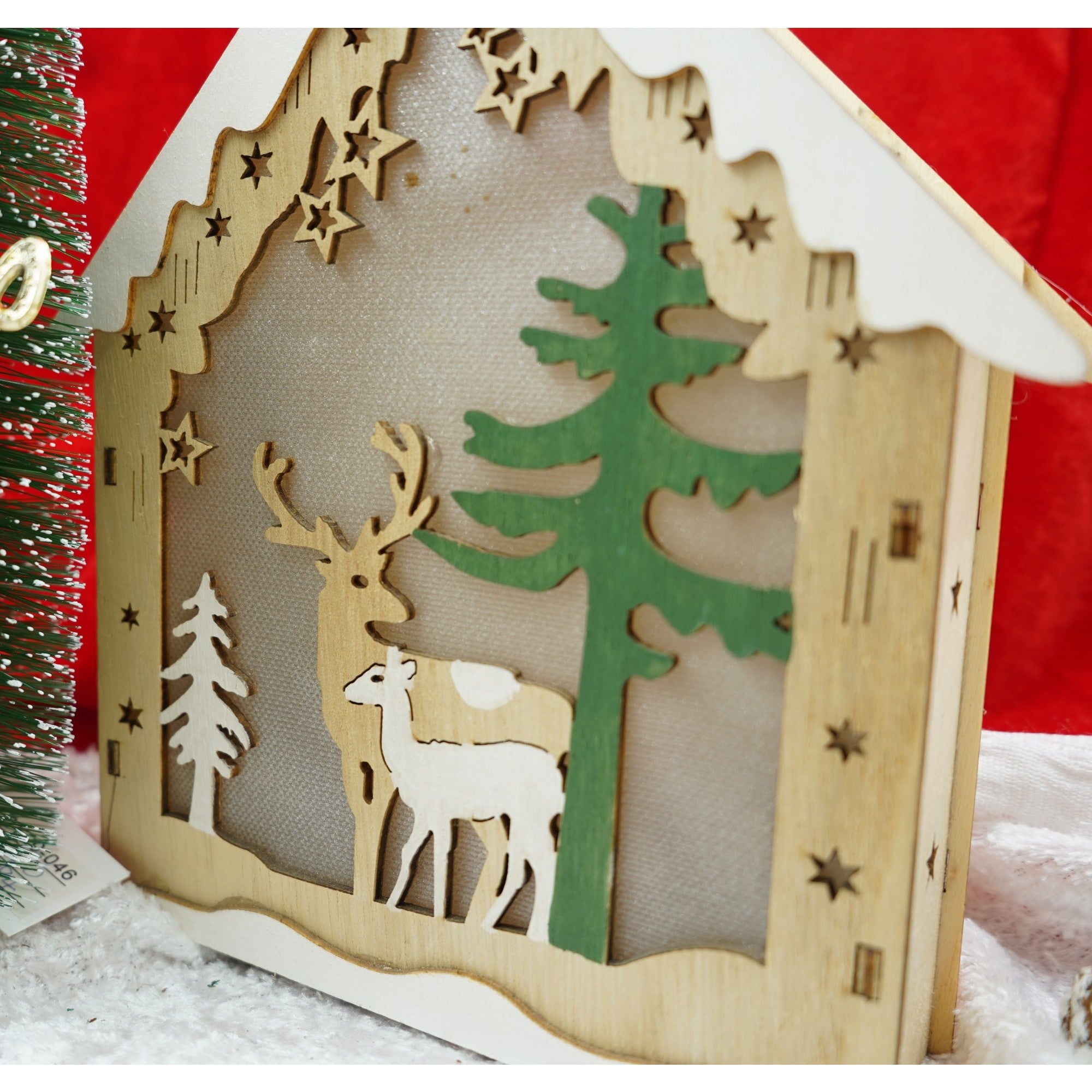 Decoratiune luminoasa, model de Casa cu Reni, maro, lungime: 18 cm, latime: 5 cm, inaltime: 21 cm, lemn, interior/exterior