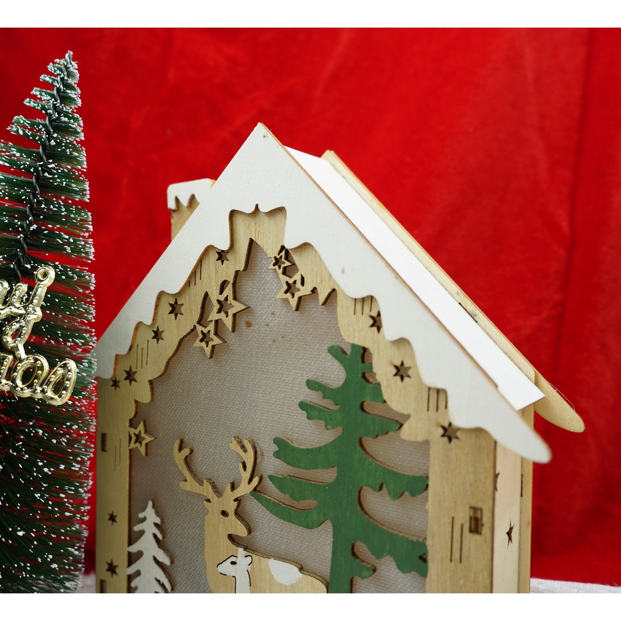 Decoratiune luminoasa, model de Casa cu Reni, maro, lungime: 18 cm, latime: 5 cm, inaltime: 21 cm, lemn, interior/exterior