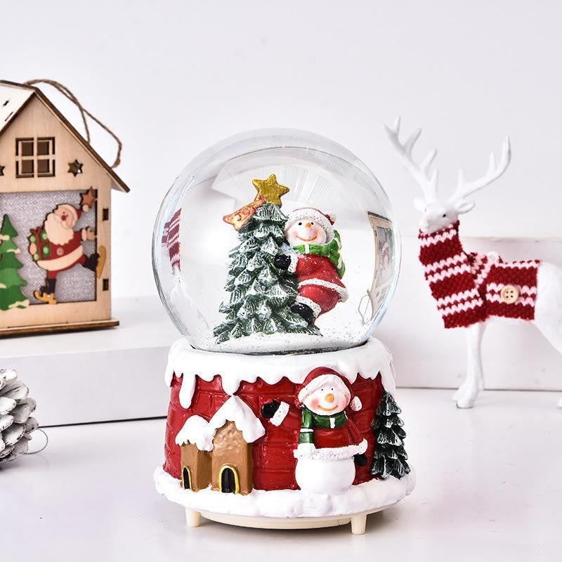 Decoratiune glob cu zapada Mos Craciun in brad, diametru 4.5 cm, multicolor
