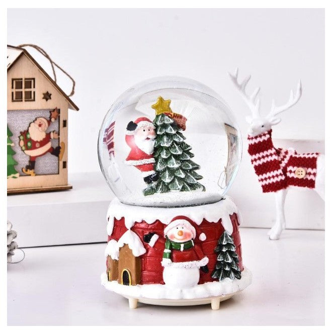 Decoratiune glob cu zapada Mos Craciun in brad, diametru 6.5 cm, multicolor