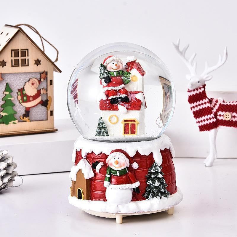 Decoratiune glob cu zapada Mos Craciun pe casa, diametru 6.5 cm, multicolor