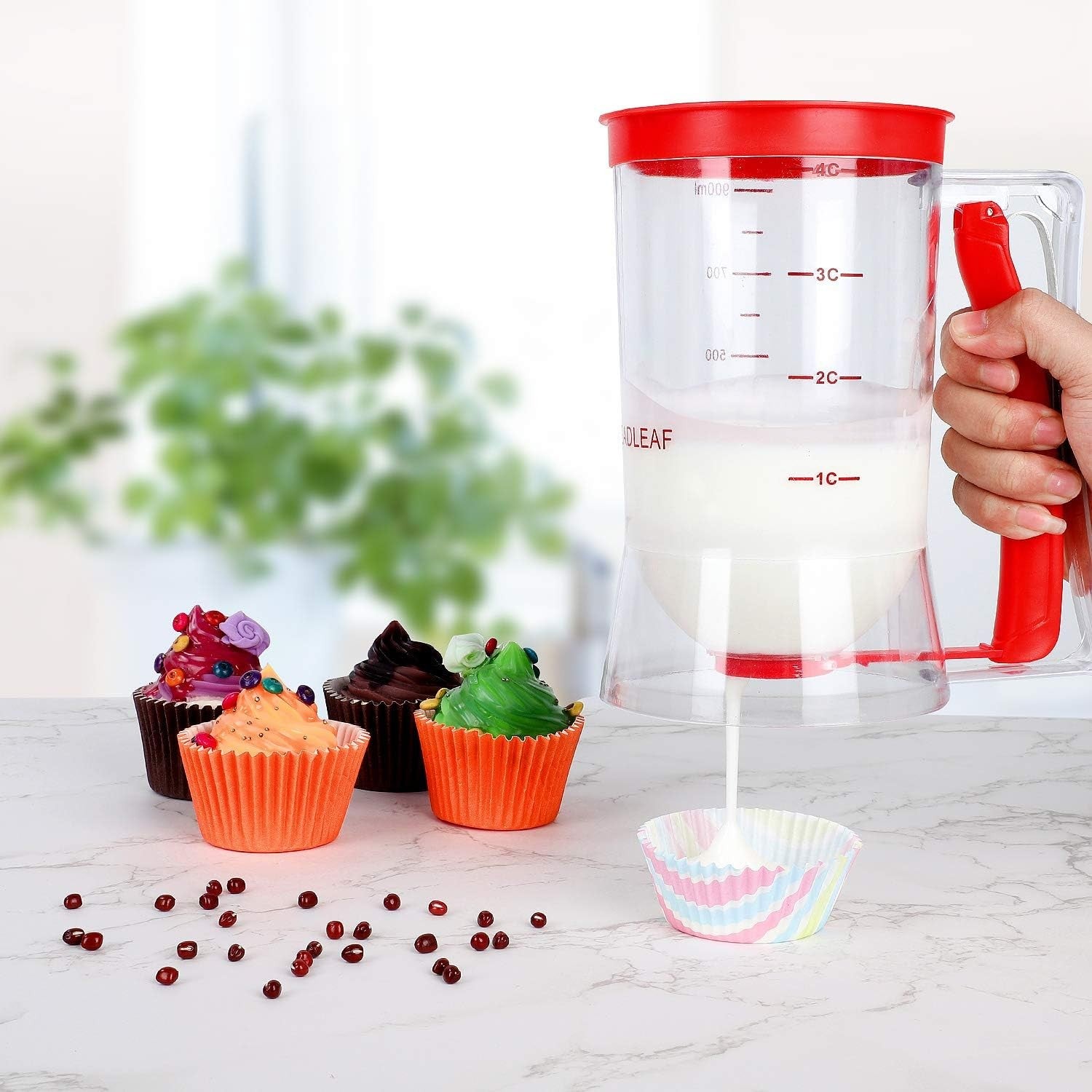 Dispenser de Aluat pentru Prajituri, din Plastic, Maner cu Arc, 900 ml, 18.5 x 11 cm, Rosu