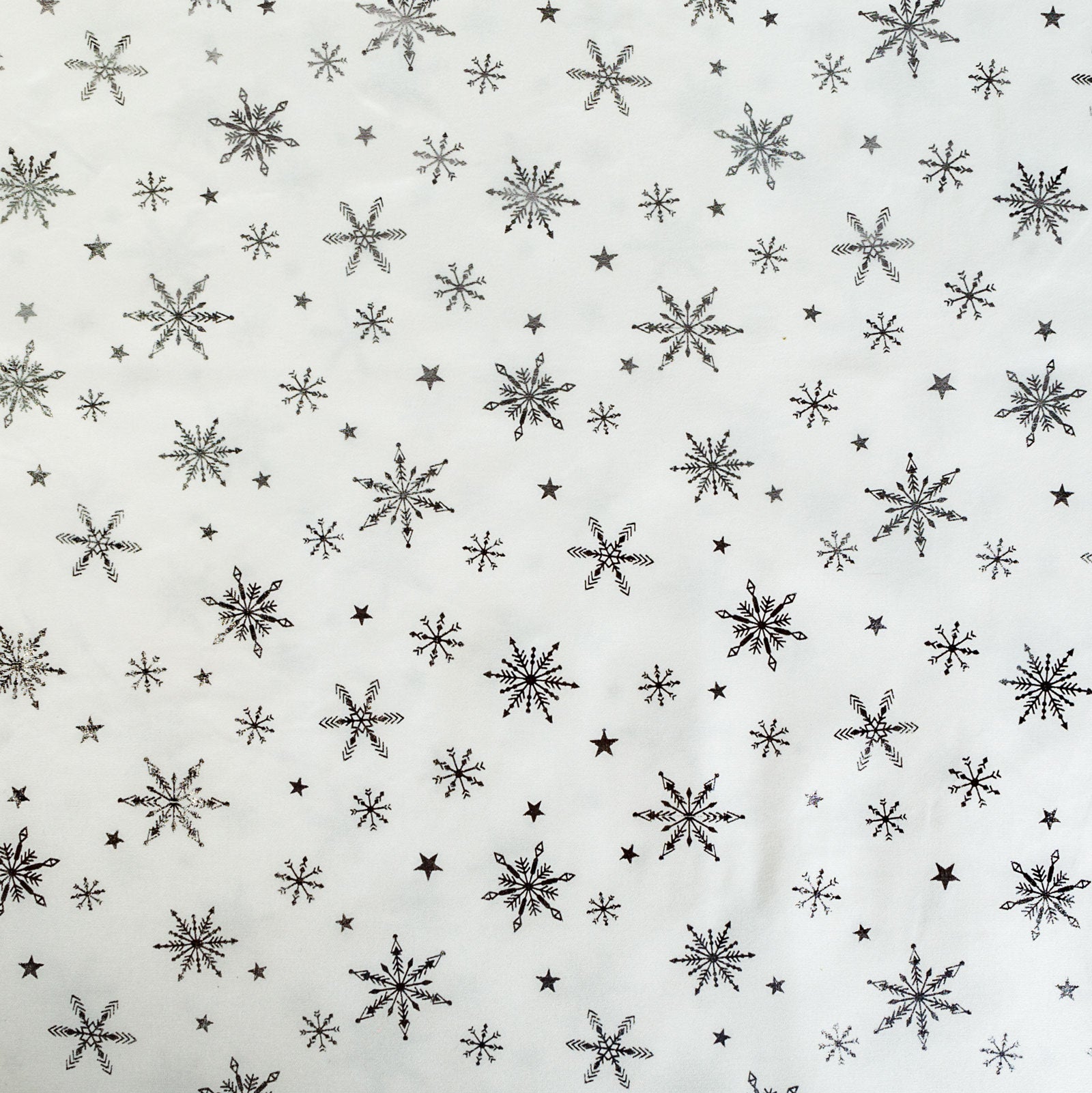 Față de masă decorativă – 140 x 240 cm – 100% poliester – model fulg de nea, culoare albă