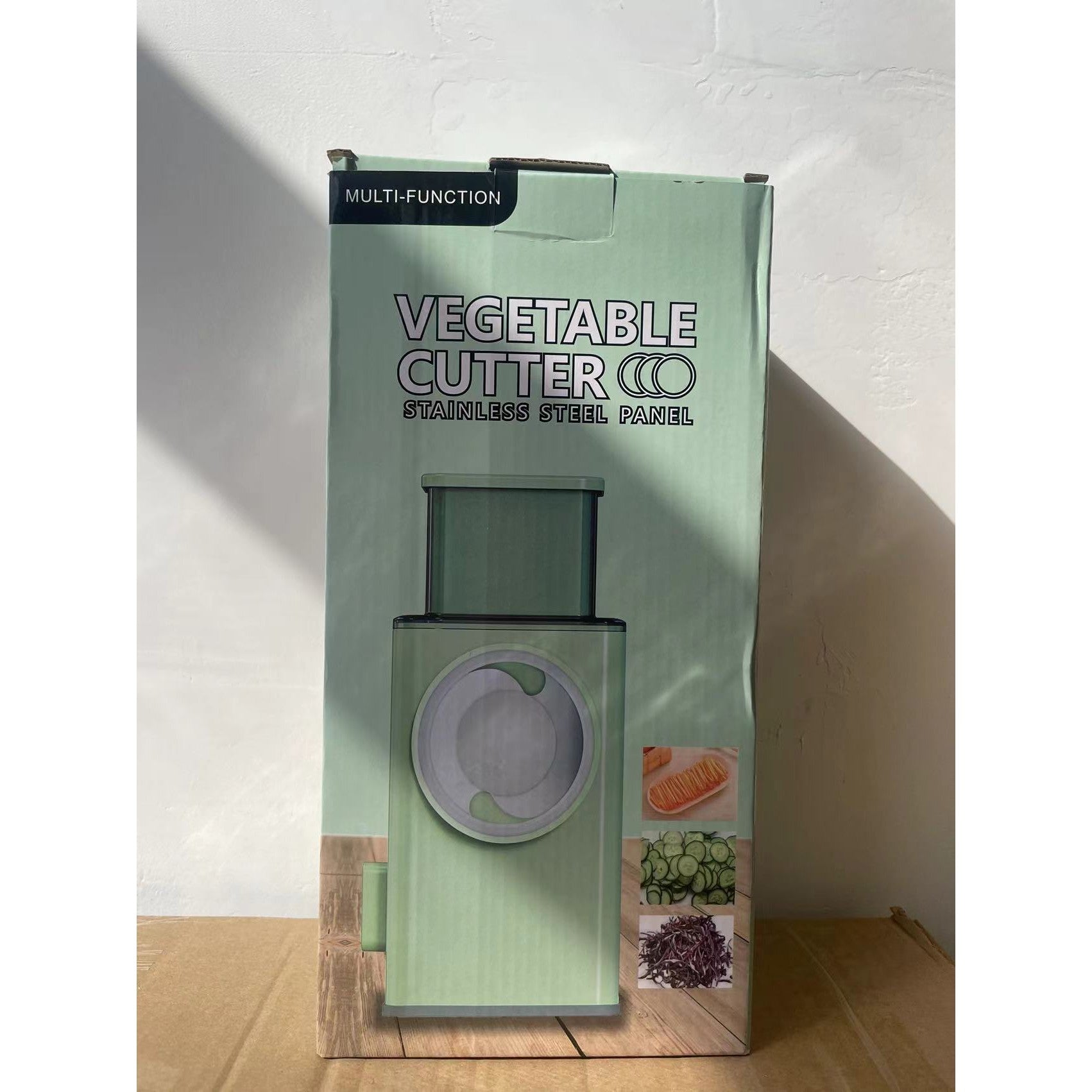 Feliator manual pentru legume 3 lame din otel inxodabil, 3 tipuri de feliere, material carcasa ABS, latime maxima feliere 4 mm, baza de tip ventuza, usor si sigur de utilizat, 28.5 x 9,2 x 13.5 cm, verde