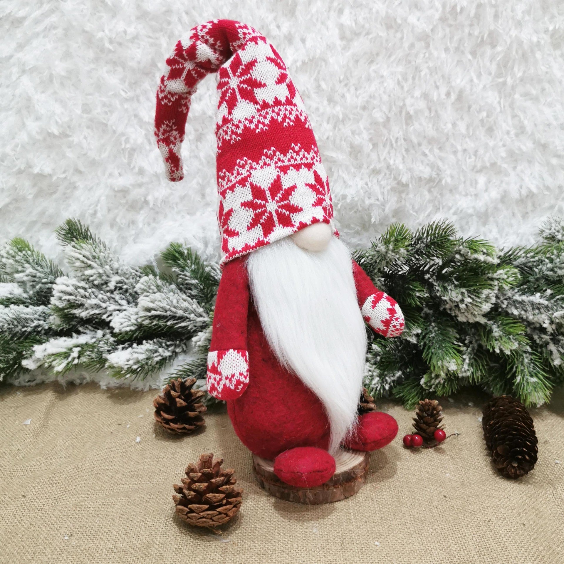 Figurina Decorativa, Pentru Craciun, Spiridus, Omul Padurii cu Barba Lunga, Inaltime 47 cm, Rosu