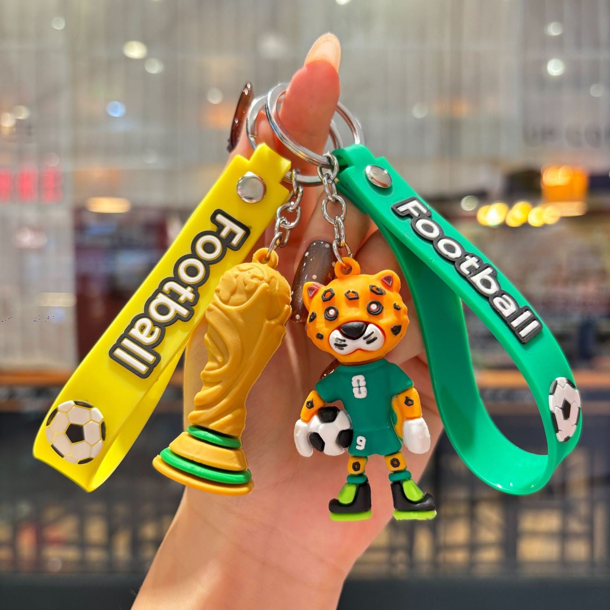 Breloc Chei, Model Trofeu, Mascota de Fotbal, Cupa Mondiala, Accesoriu Pentru Chei si Rucsac, Cauciuc Moale, 26 g, 6.2 x 3.4 cm, Galben