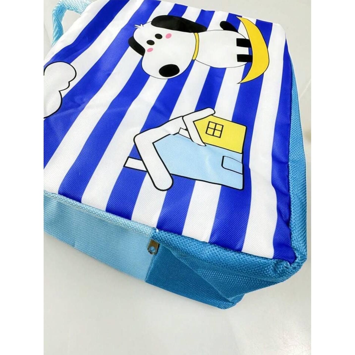 Geanta Termoizolanta pentru Copii, 23x13x19 cm, Model Imprimeu Catel, din Folie de Aluminiu si Panza Oxford, Albastru/Alb
