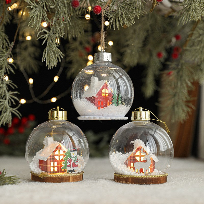 Glob pentru Bradul de Craciun LED, Model A, Glob Transparent cu Figurina Casa si Braduti iluminat LED, Diametrul 10 cm, Baza Solida, Transparent