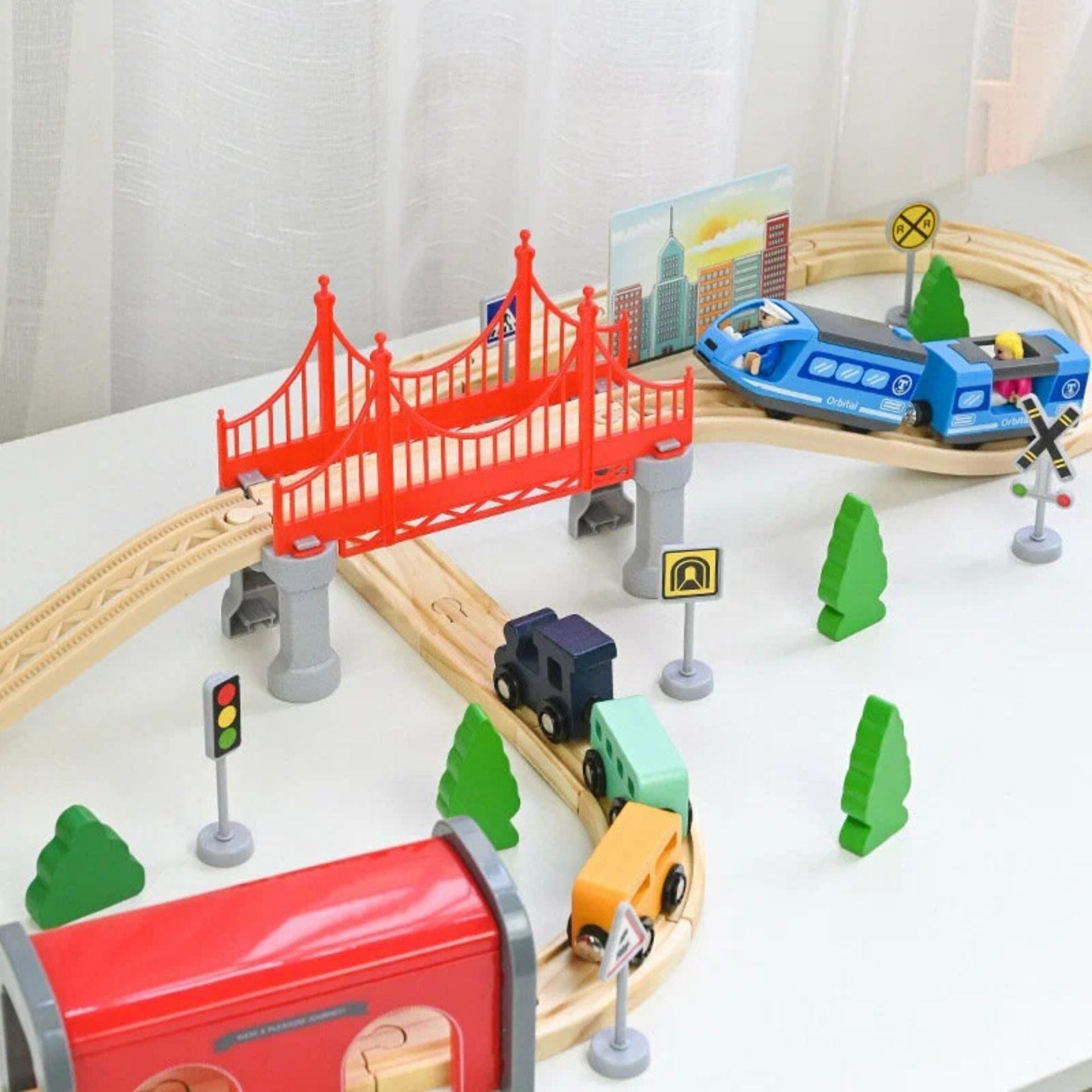 Set Trenulet Electric din Lemn, 52 Piese, Jucarie Educativa Montessori, Tunel High-Speed Journey, Tren de Viteza si Tren Marfa, 3 ani+, Multicolora