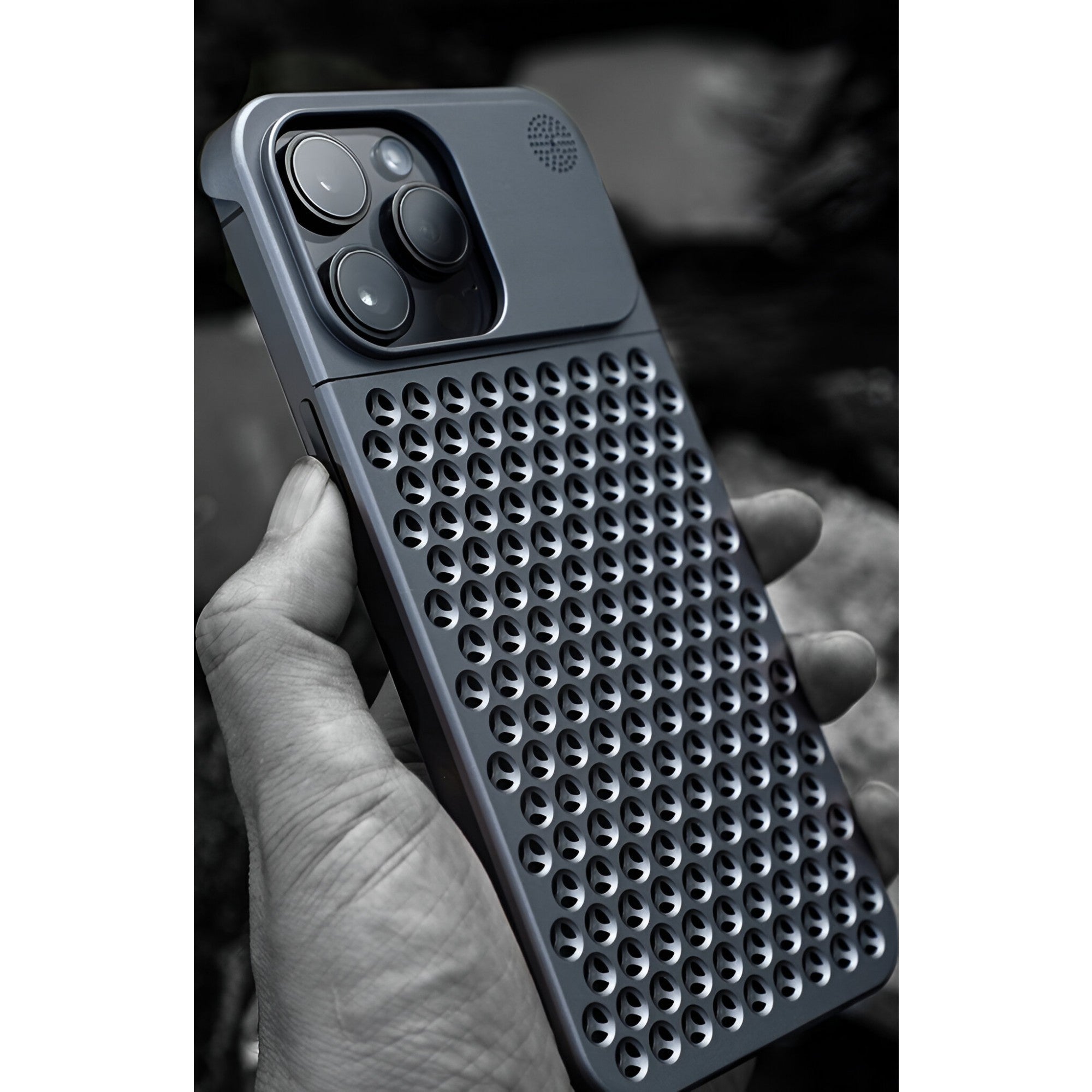 Husa Aromaterapia Compatibila cu iPhone 15 Pro, Antisoc, Antizgariere, Protectie Camera si Supraincalzire, din Aliaj de Aluminiu, Gri
