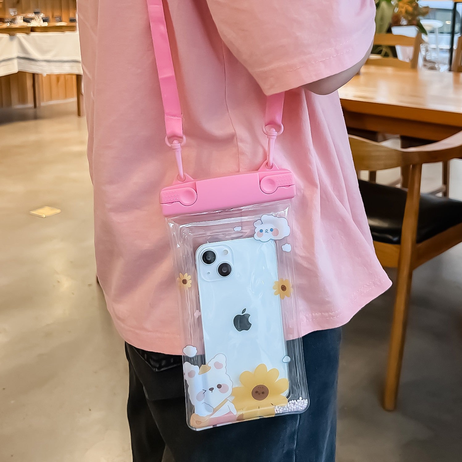 Husa subacvatica Fruity Waterproof Flippy, Snowproof, Universala, Impermeabila, cu Snur, pentru telefon sau documente, Flower Bear, Roz