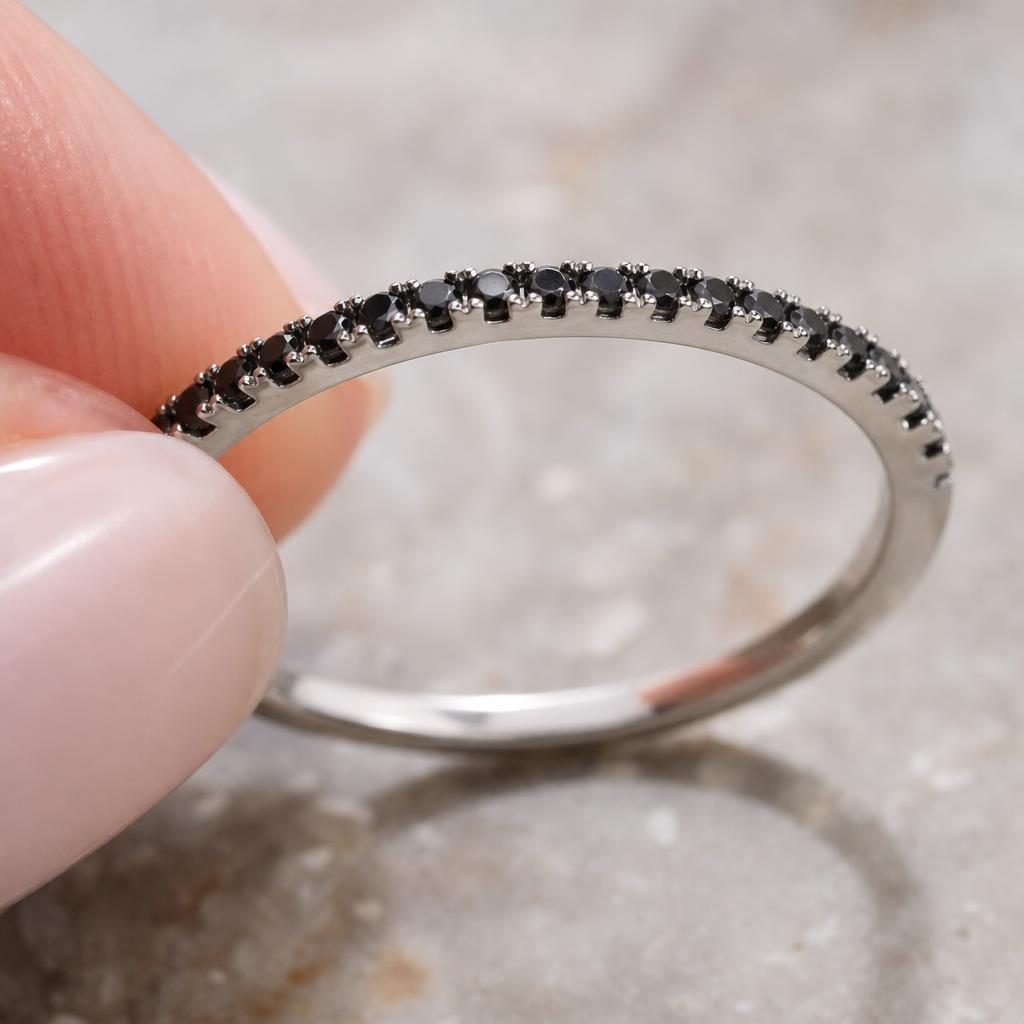 Inel din Argint 925, Model Bandă Subțire cu Minizirconii Negre, Mărime 53, Greutate 1.185 g, Argintiu