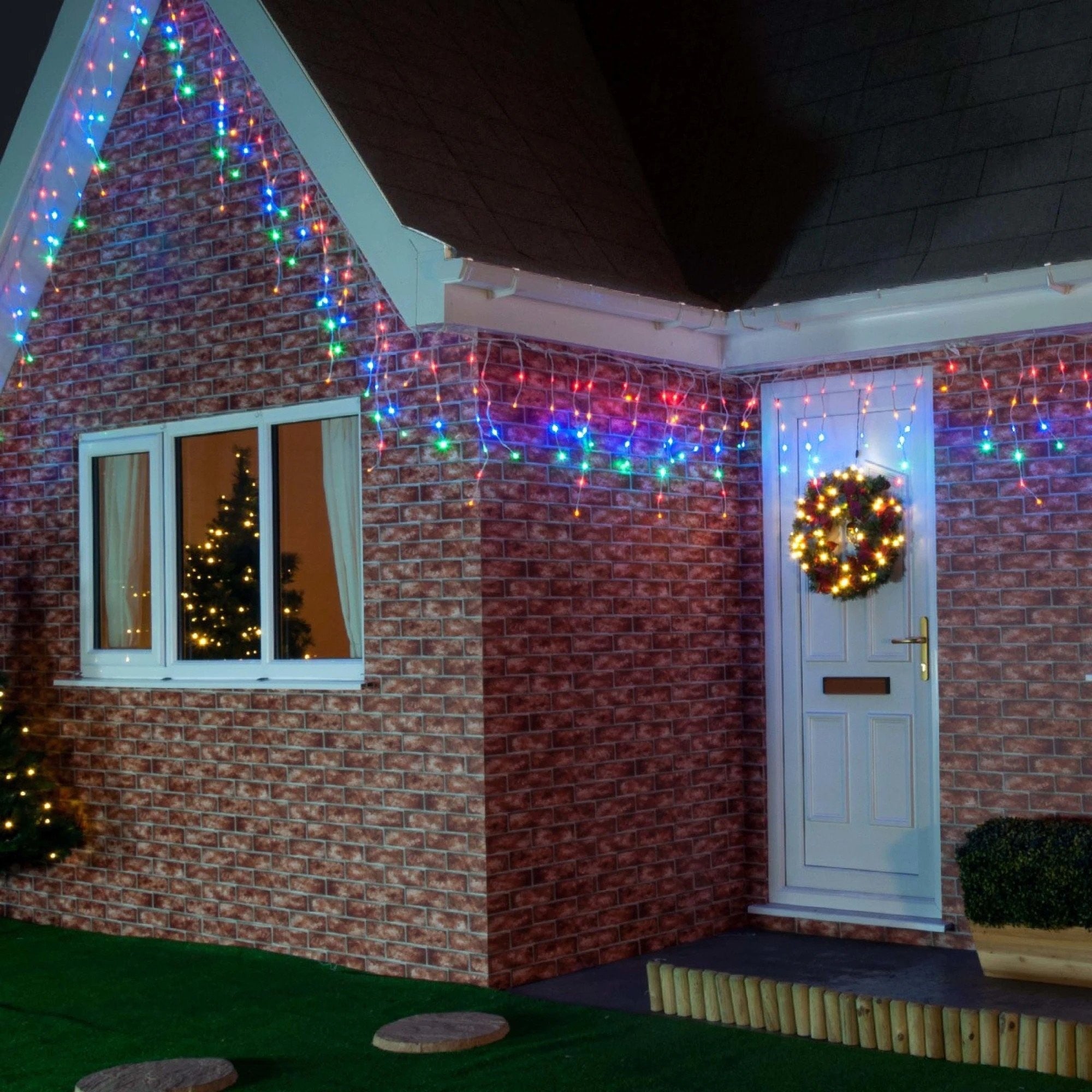 Instalatie Craciun, 10 m, 286 Led-uri,Franjuri, Rosu / Verde/ Albastru, Flash, Transformator cu telecomanda, Interconectabila, Prelungitor 3 m inclus, Fir Alb