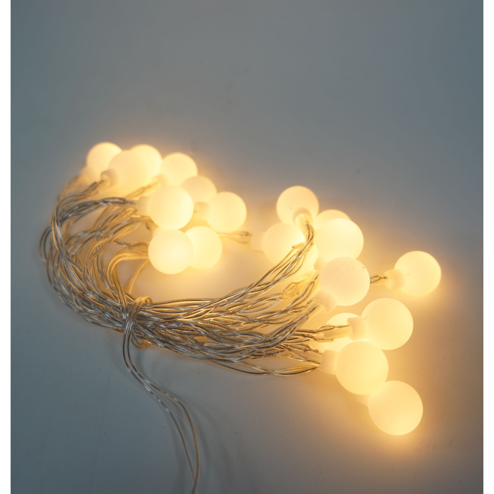 Instalatie Craciun, .3 m, 20 de LED-uri, alb-cald, model cu bilute, liniara, cu baterie, interior/exterior