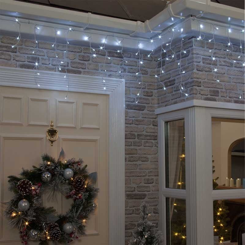 Instalatie Craciun, 3 m, 96 Led-uri,Franjuri, Alb rece, 8 jocuri de lumini, Transformator cu telecomanda, Interconectabila, Prelungitor 3 m inclus, Fir Negru