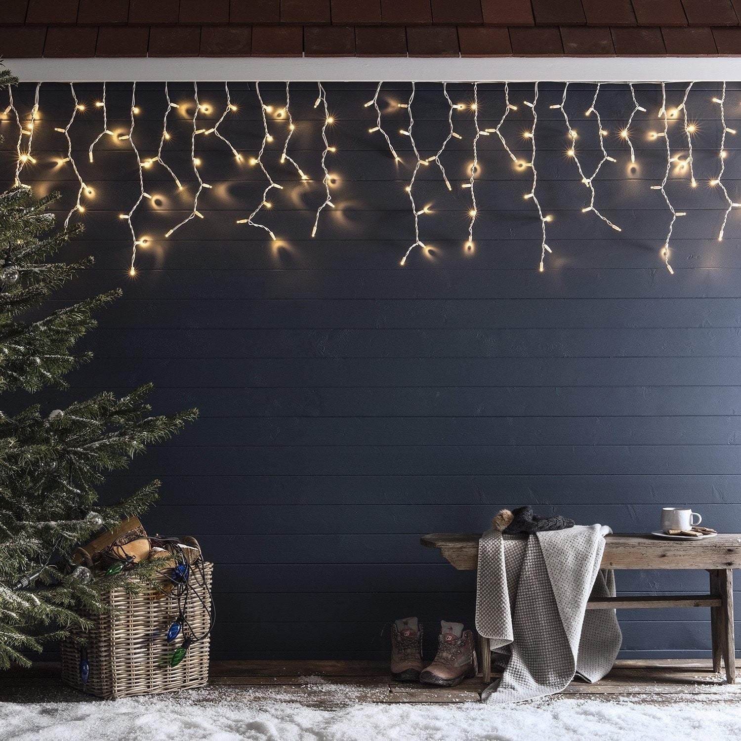 Instalatie Craciun, 39 m, 1133 Led-uri,Franjuri, Alb cald, 8 jocuri de lumini, Transformator cu telecomanda, Interconectabila, Prelungitor 3 m inclus, Fir Transparent