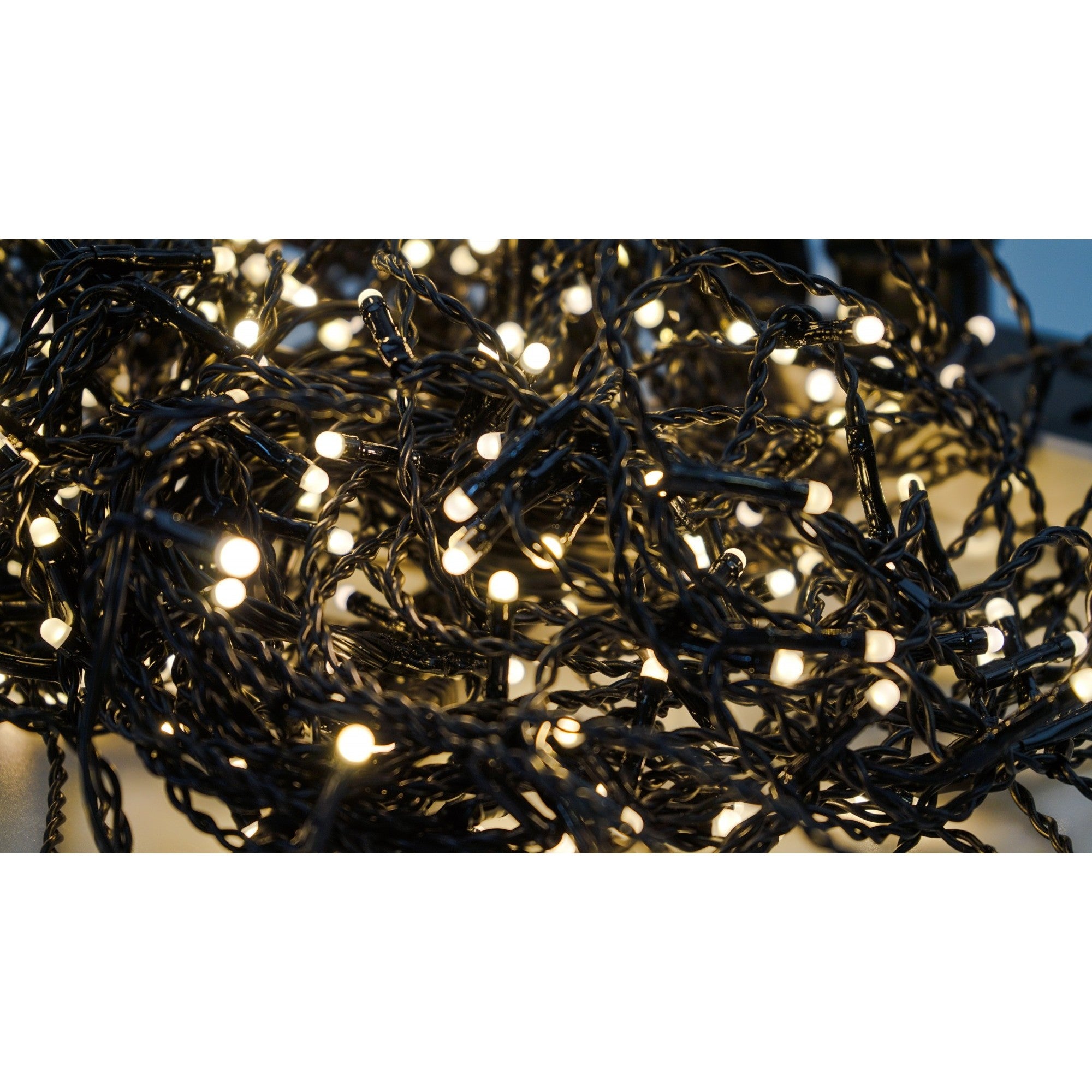 Instalatie Craciun Profesionala de Exterior IP65, 190 m, 4560 Led-uri Mari,Franjuri, Alb cald, Flash, Alimentator, Interconectabila, Prelungitor 6.5 m inclus, Fir Negru Cauciucat, 220v