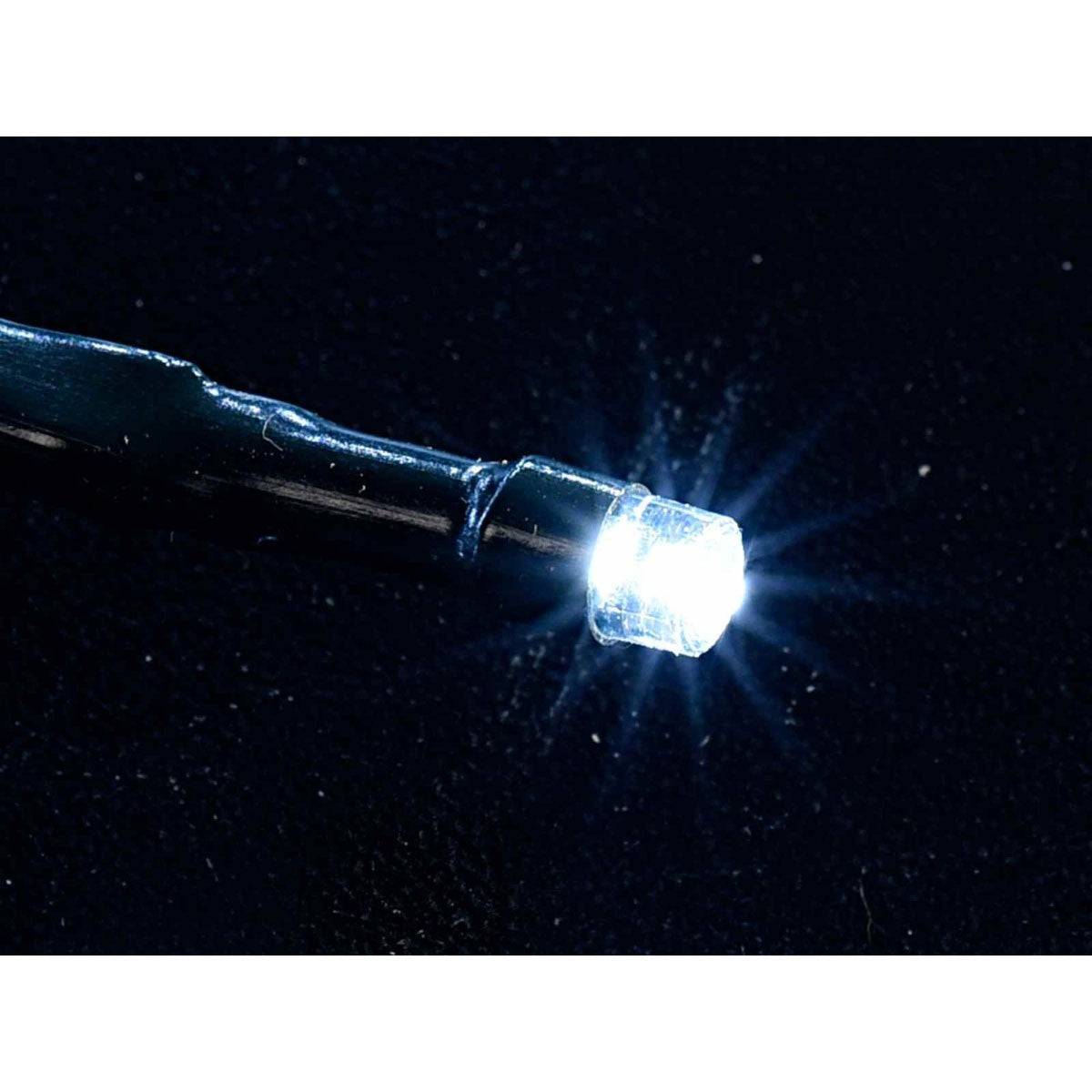 Instalatie Craciun Profesionala de Exterior IP65, 389 m, 3890 Led-uri Mari,Liniara, Alb rece, Interconectabila, Prelungitor 1.5 m inclus, Fir Negru