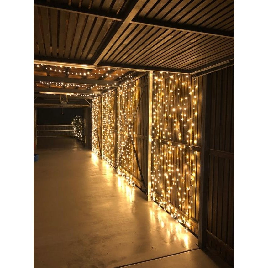 Instalatie Craciun Profesionala de Exterior IP65, Tip Perdea, 2m x 2m, 400 Led-uri Mari, Alb cald, cu flash, Alimentator si prelungitor 6,5 m, Interconectabila, Fir negru