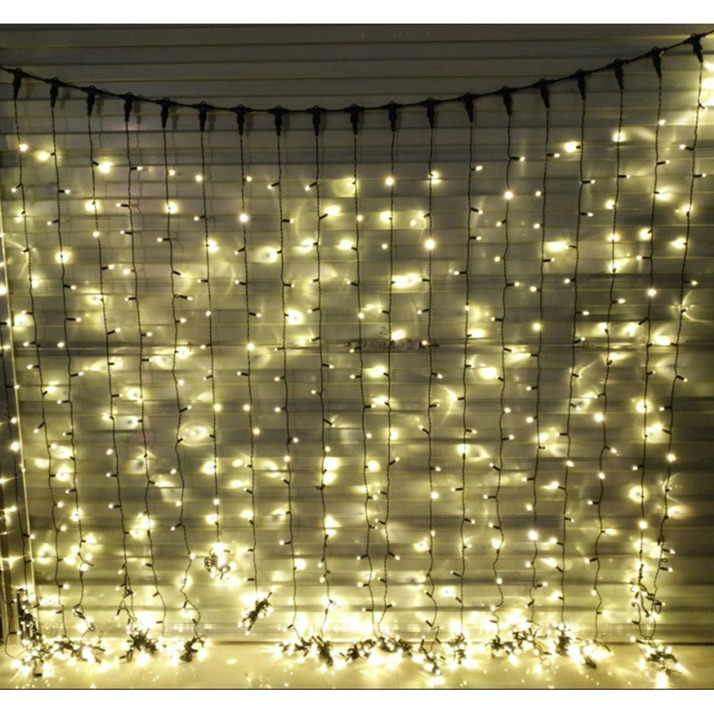 Instalatie Craciun Profesionala de Exterior IP65, Tip Perdea, 8m x 5m, 4000 Led-uri Mari, Alb cald, cu flash, Alimentator 1,5 m, Interconectabila, Fir negru