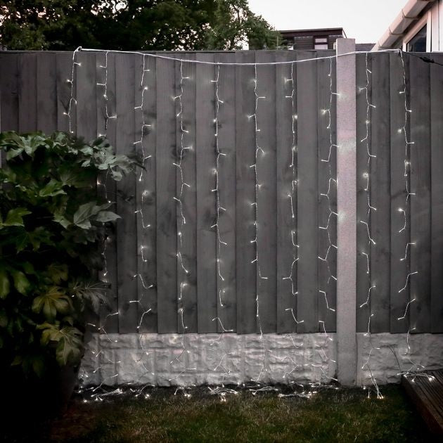 Instalatie Craciun, Tip Perdea, IP44, 2 m x 2 m, 240 LED-uri, Alb rece, cu flash, Transformator cu telecomanda, Interconectabila, Prelungitor 5 m inclus, Fir transparent, Interior/ Exterior