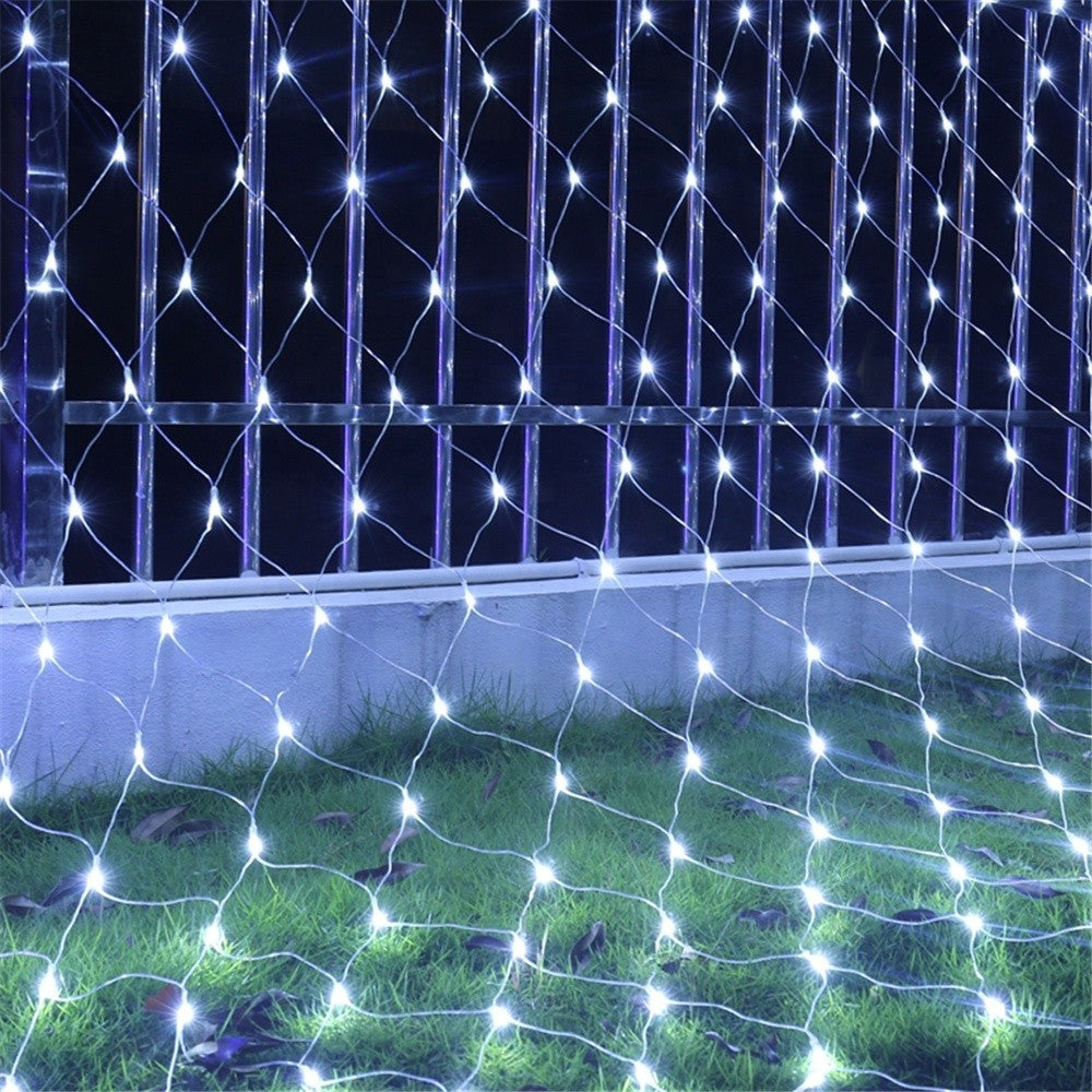 Instalatie Craciun, Tip Plasa, 2 m x 3 m, 320 LED-uri, Alb rece, 8 jocuri de lumini, Transformator, Interconectabila, Prelungitor 3 m inclus, Fir transparent, Flippy