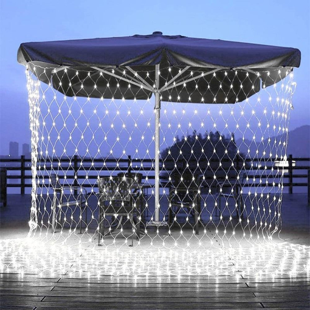 Instalatie Craciun, Tip Plasa, IP 44, 7 x 1 m, 320 LED-uri, Alb rece, 8 jocuri de lumini, Transformator fara telecomanda, Interconectabila, Prelungitor 5 m inclus, Fir transparent