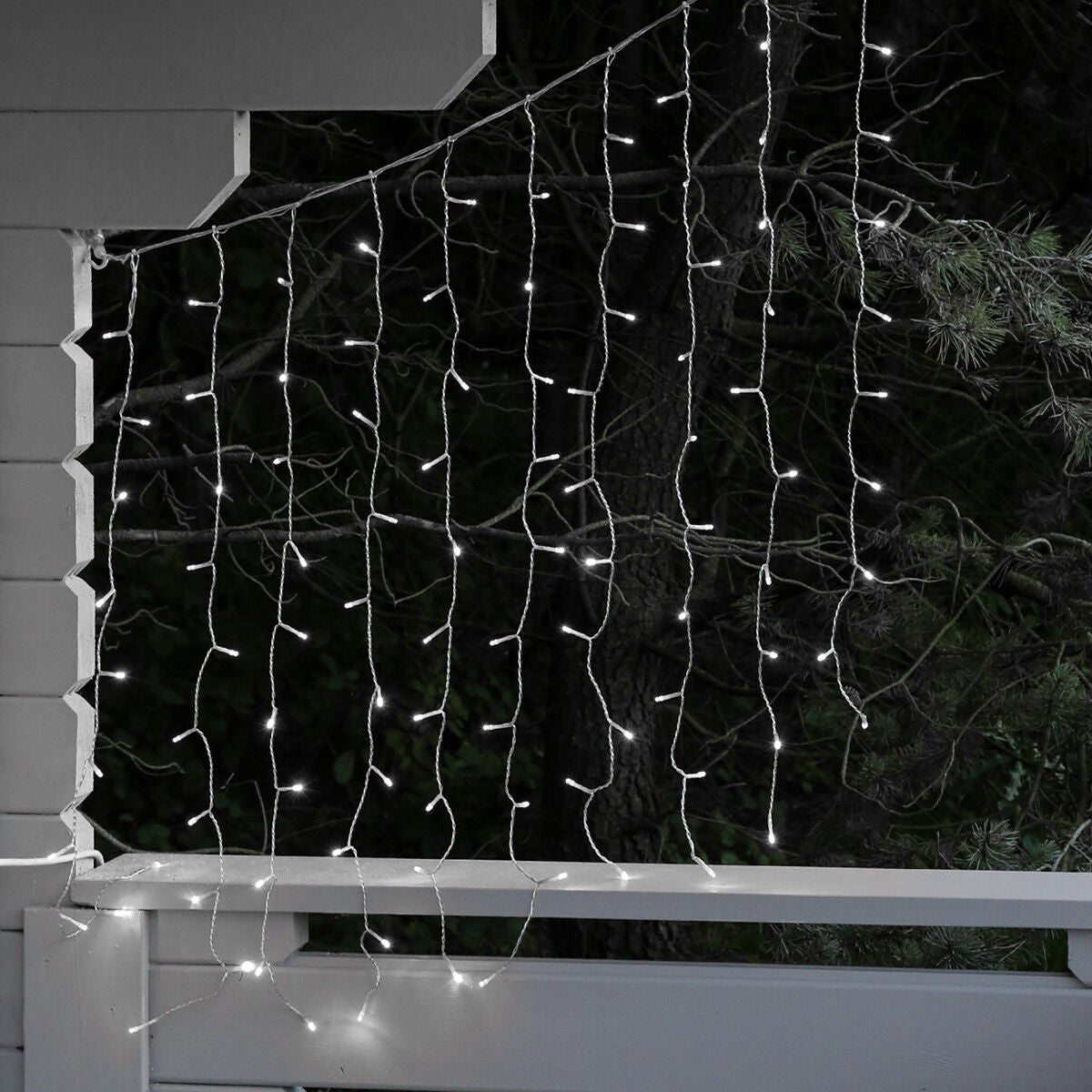 Instalatie Craciun, Tip Perdea, 3 m x 2 m, 240 LED-uri, Prelungitor 1.5 m, 8 Jocuri de Lumini, Interconectabila, Fir transparent, Interior/Exterior, Alb Rece
