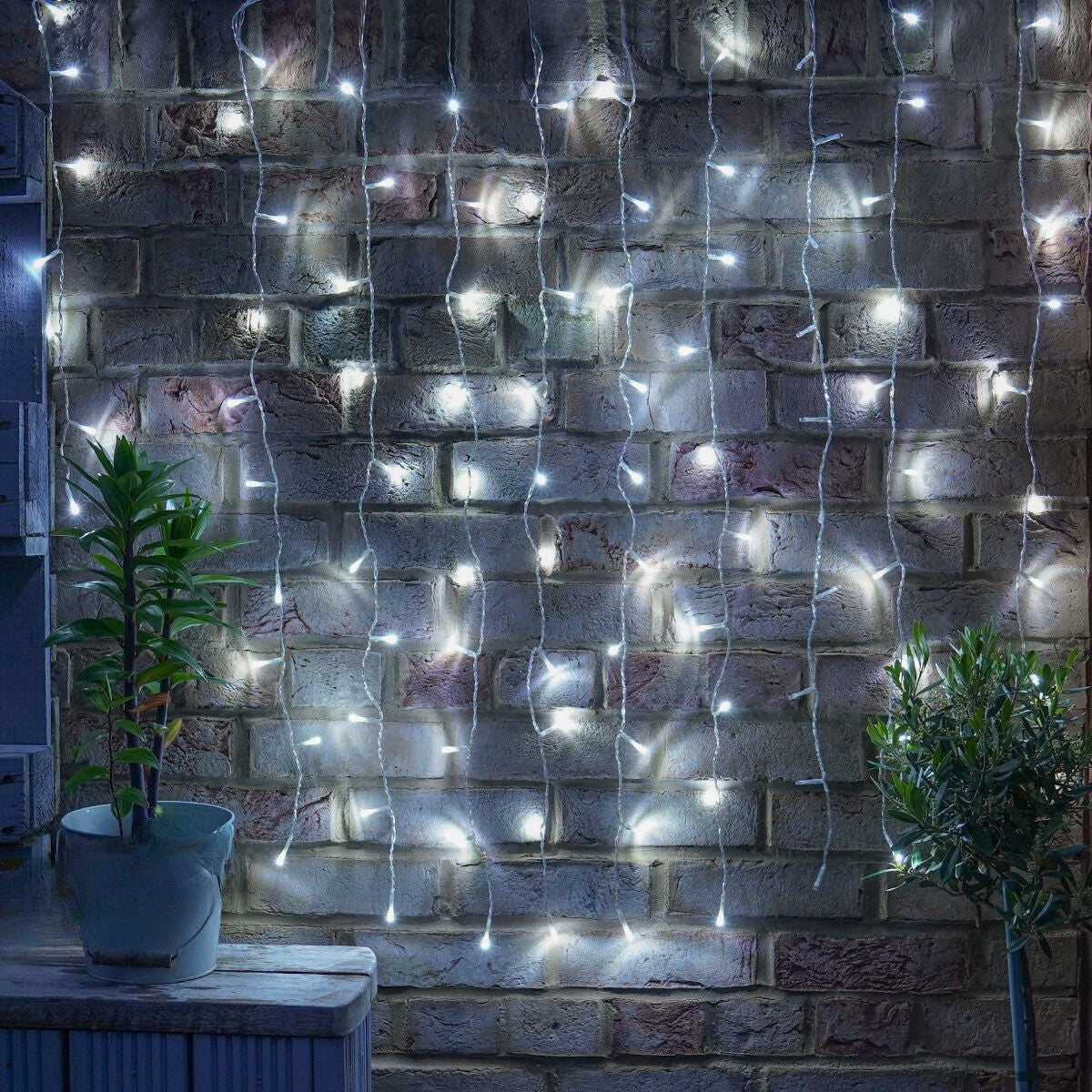 Instalatie Craciun, Tip Perdea, 3 m x 2 m, 240 LED-uri, Prelungitor 1.5 m, 8 Jocuri de Lumini, Interconectabila, Fir transparent, Interior/Exterior, Alb Rece