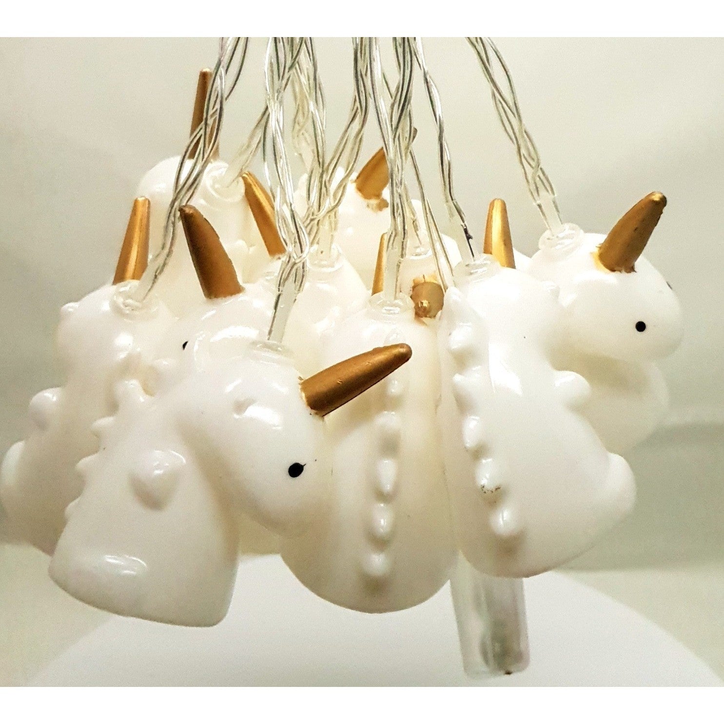 Instalatie de Craciun, ®, Tip Sir cu Baterii, 1.5 m, 10 LED-uri, Model Unicorn Alb Cald