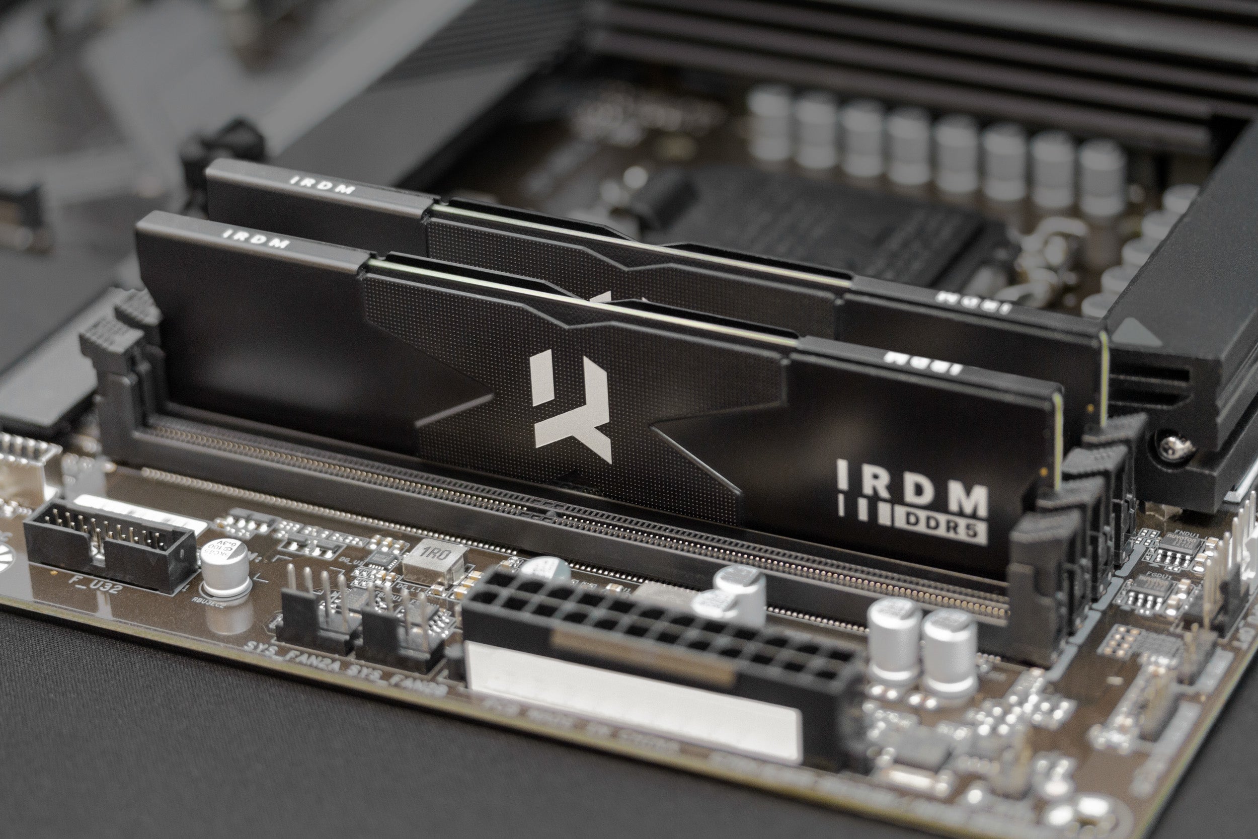 Memorie Memory DDR5 IRDM 32GB(2*16GB)/6400 CL32 black "IR-6400D564L32S/32GDC"