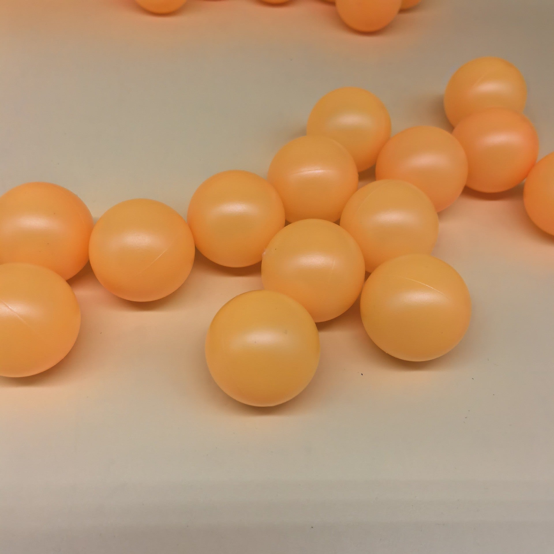Joc de Baut BEER PONG, Set din 24 Mingi de Tenis si 24 Pahare Reutilizabile, Joc Interactiv pentu Adulti, Albastru Portocaliu