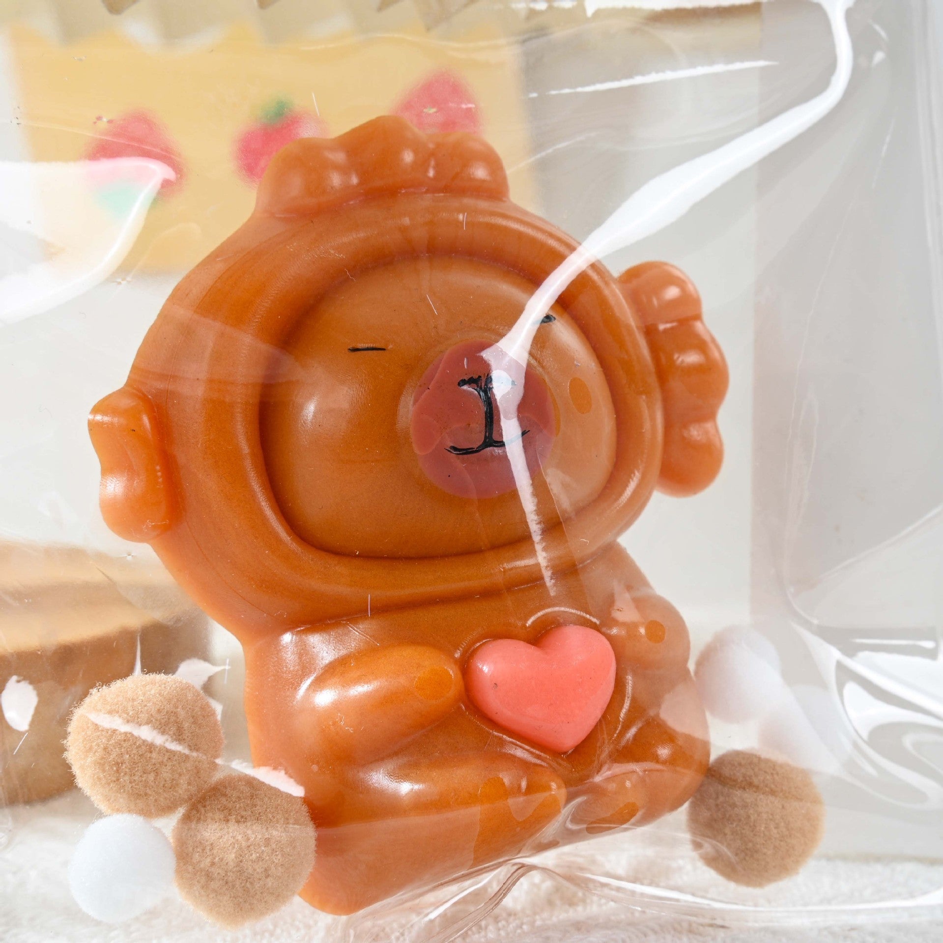Jucarie Antistres Squishy, cu Revenire Lenta, Model Capybara cu Inima, 7.5cmx6.5 cm, din TPR, Ambalaj Transparent, Maro
