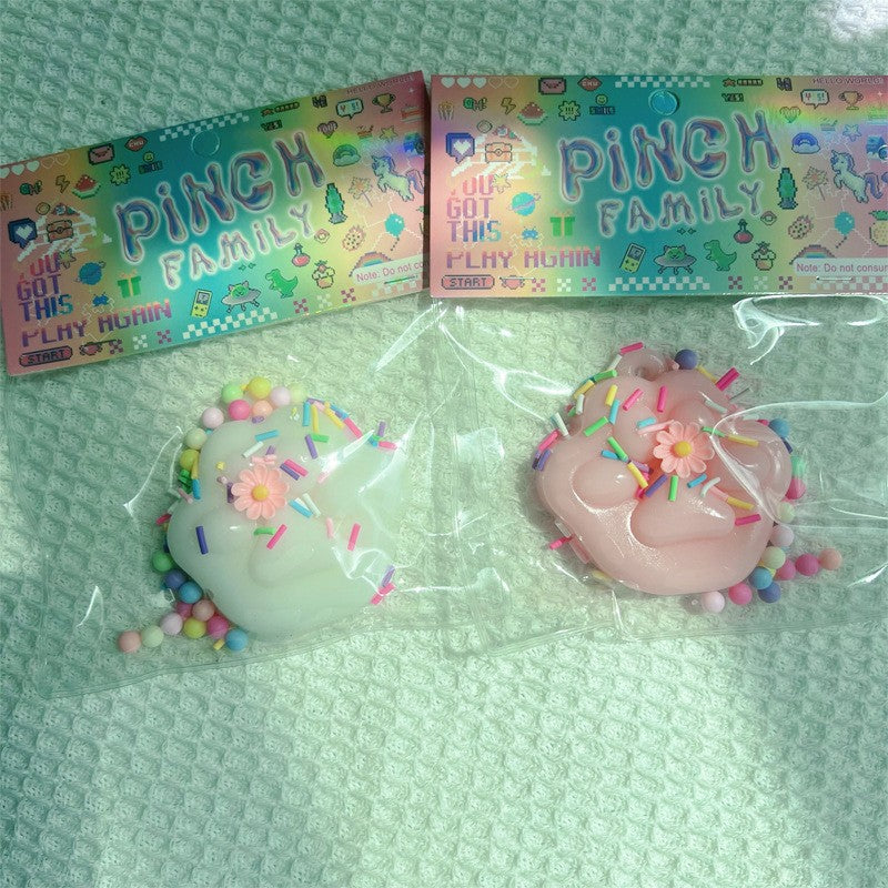 Jucarie Antistres Squishy, cu Revenire Lenta, Squeeze Pinch Family, Model Labuta de Pisica, 6x6 cm, 45g, Ambalaj Transparent, Alb