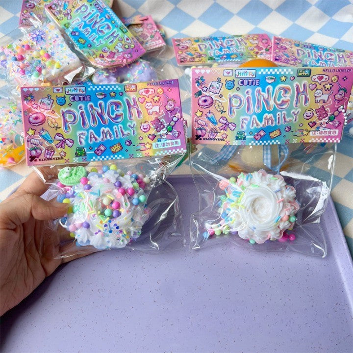 Jucarie Antistres Squishy, cu Revenire Lenta, Squeeze Pinch Family, Model Prajitura, 8x8 cm, 90g, Ambalaj Transparent, Multicolor