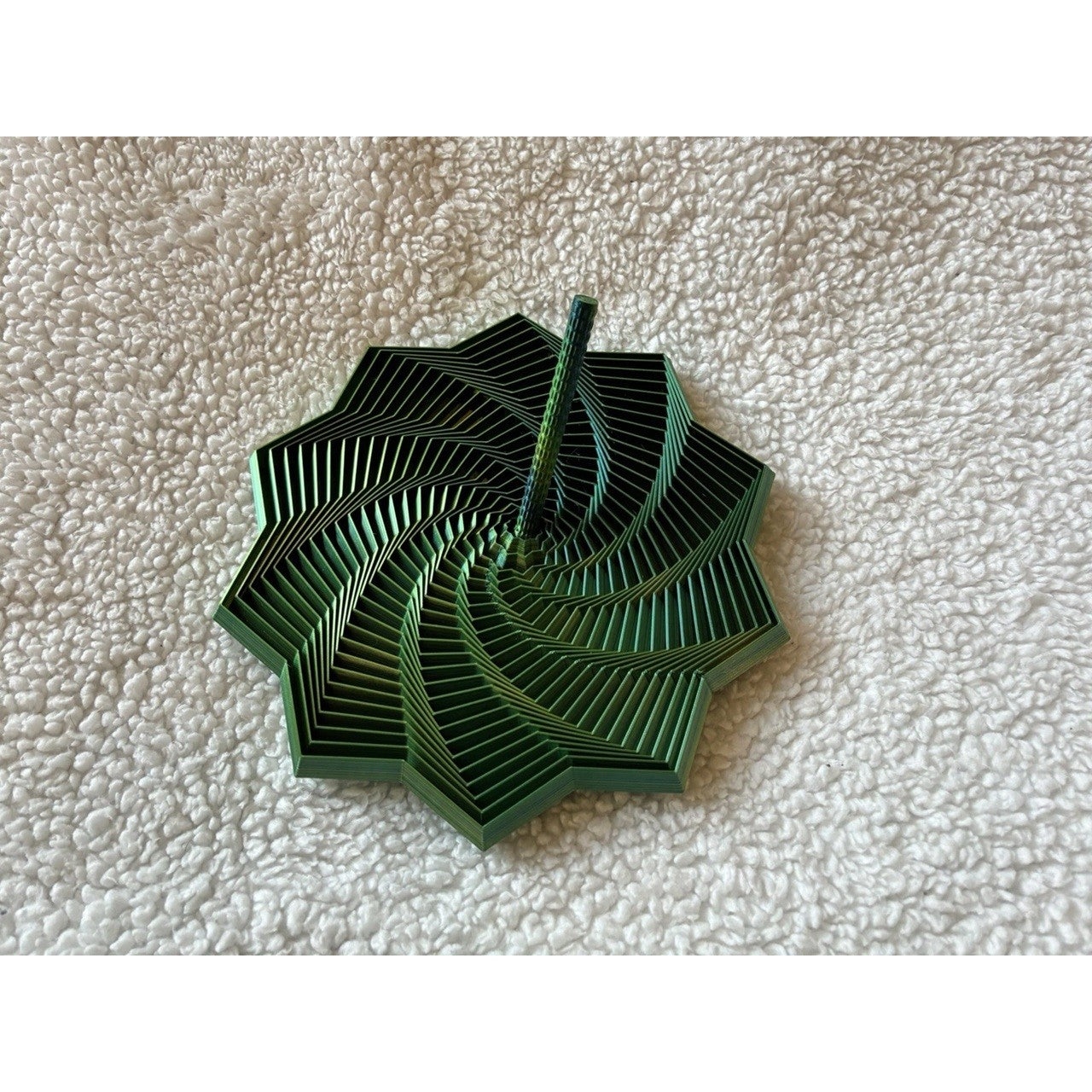 Jucarie Decompresie, Model Stea 3D, DuoChrome, Maner Spirala, Turn Magic Geometric, Multiple Forme, Anti-stress, 11 cm, Negru/Verde