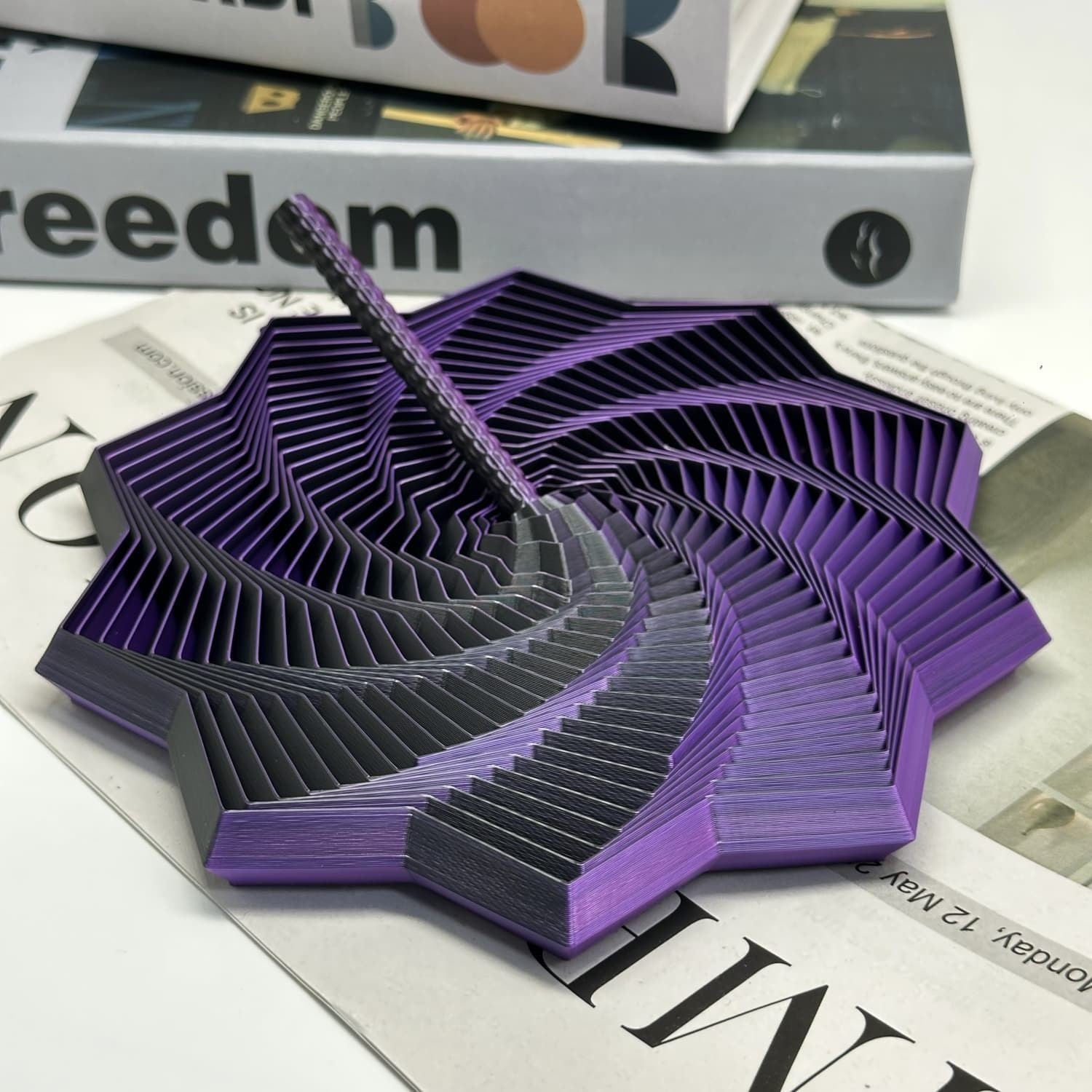 Jucarie Decompresie, Model Stea 3D, DuoChrome, Maner Spirala, Turn Magic Geometric, Multiple Forme, Anti-stress, 8.6 cm, Negru/Mov