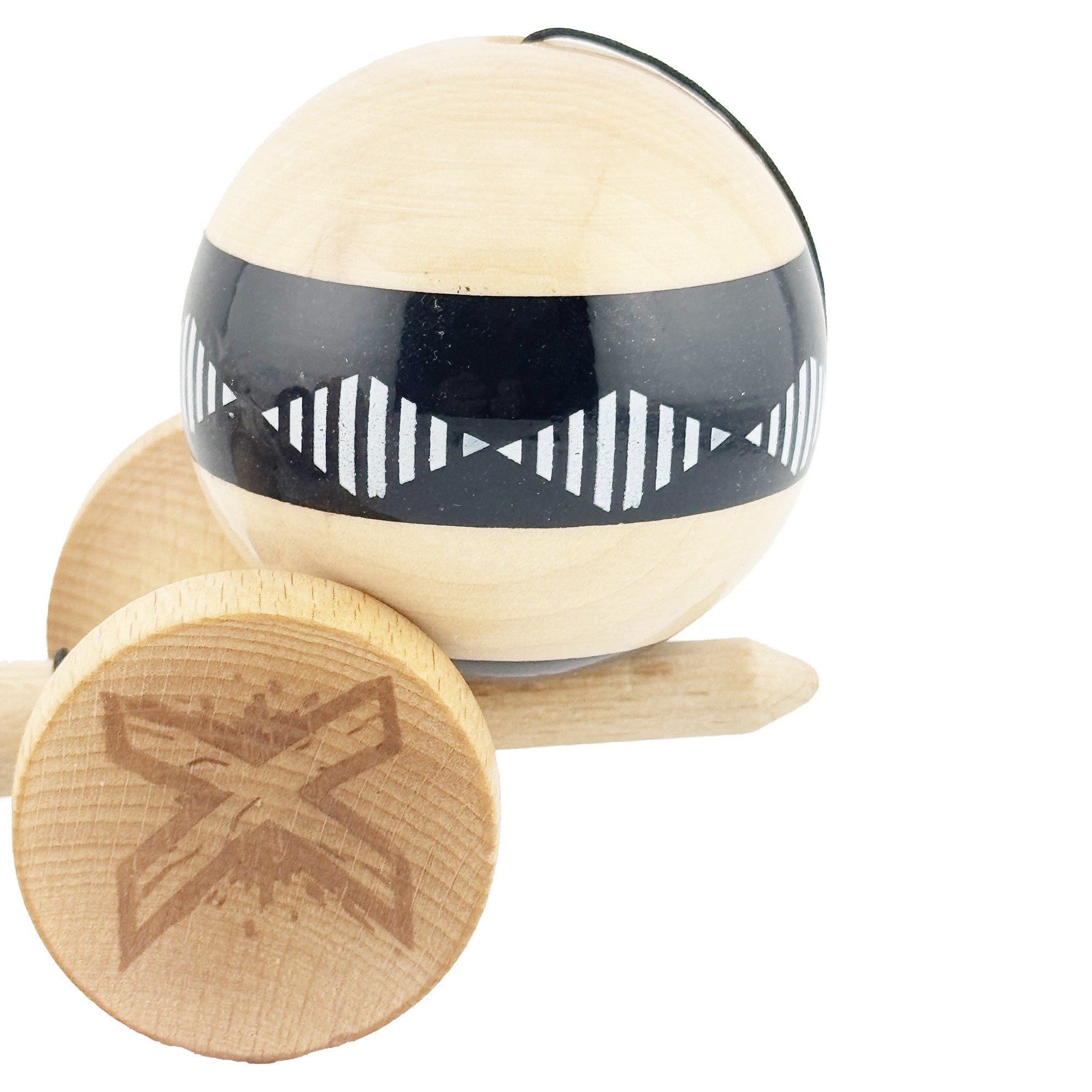 Kendama X FREQUENCY Originala, Profesionala, Big Cups V2, Super Sticky cu Cupe Mari, Rulment Metalic, din lemn 18 cm, Ata 55 cm, Negru/Maro