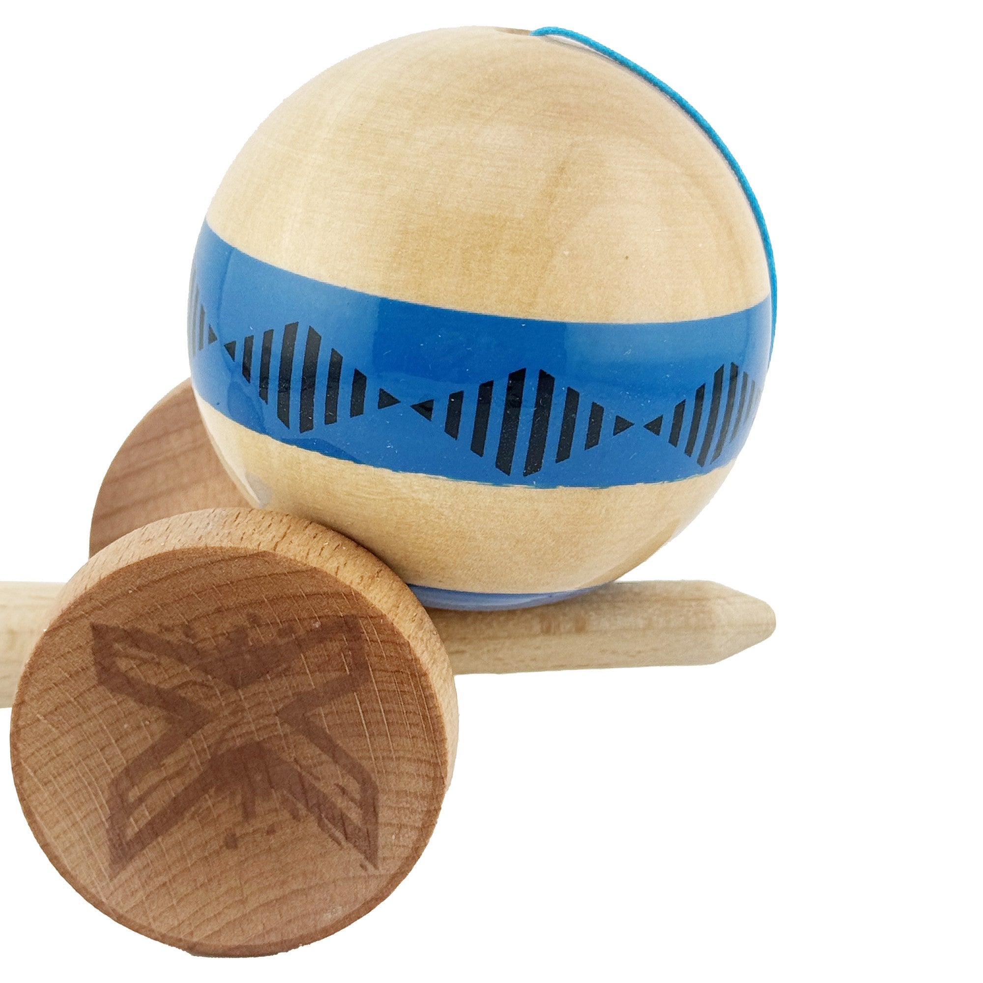 Kendama X FREQUENCY Originala, Profesionala, Big Cups V2, Super Sticky cu Cupe Mari, Rulment Metalic, din lemn 18 cm, Ata 55 cm, Albastru/Maro