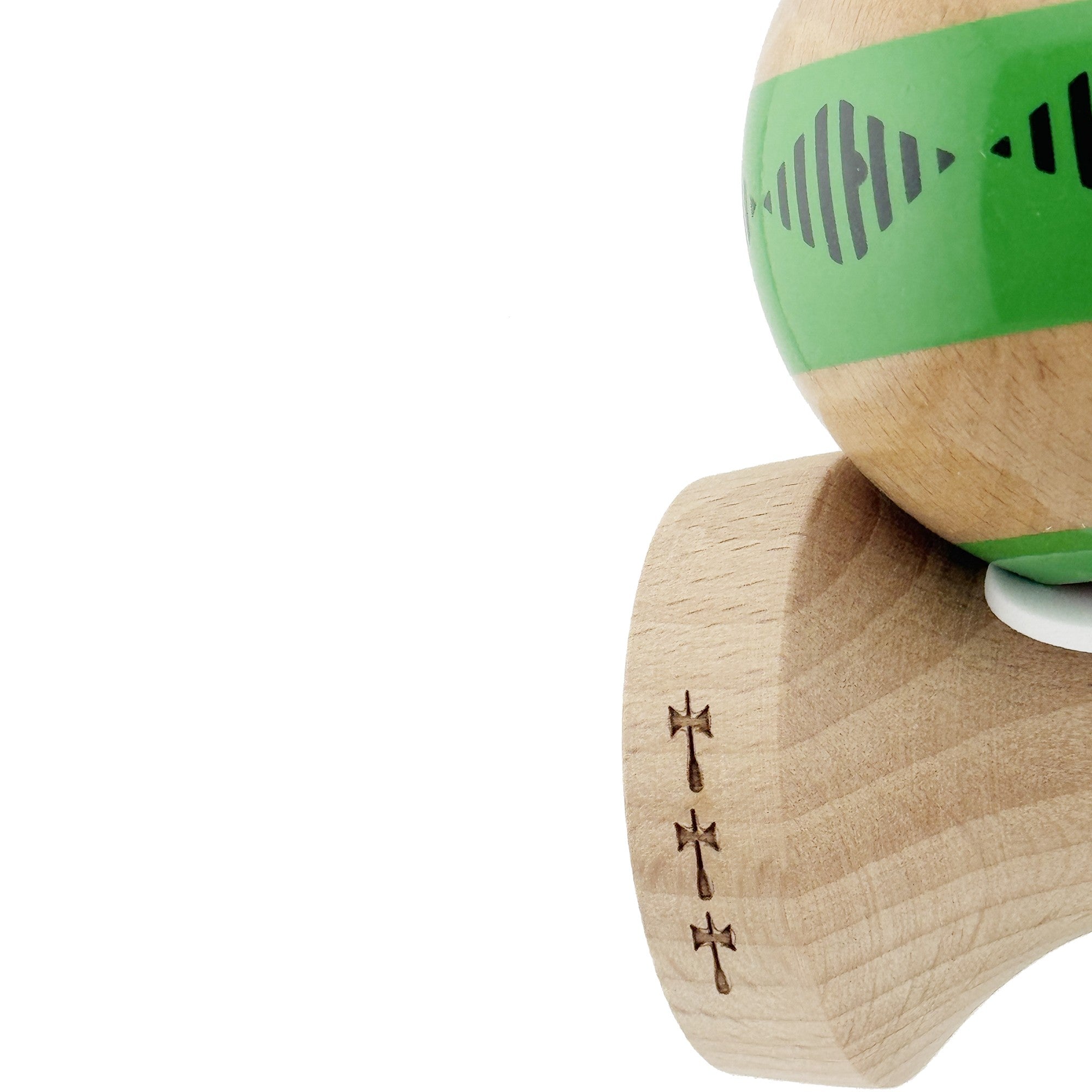 Kendama X Originala FREQUENCY, Profesionala, Cupe Mari KING SIZE V3, Super Sticky, Gaura in Baza, Rulment Metalic, din lemn 18 cm, Ata 62/65 cm, Verde/Maro