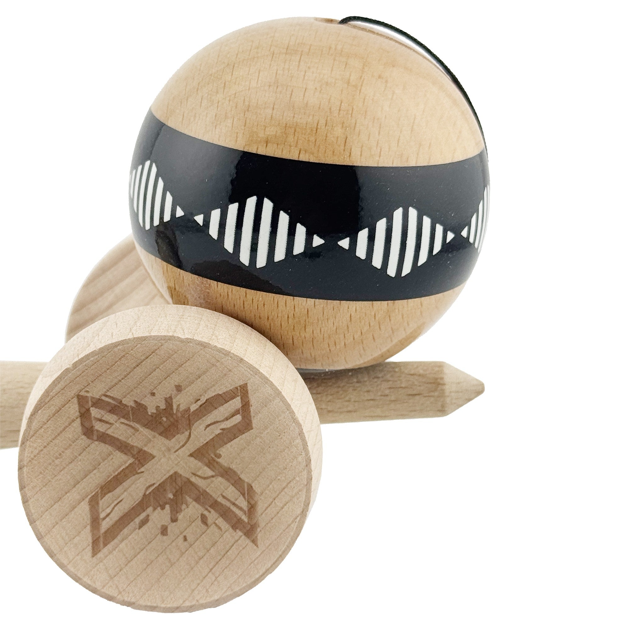 Kendama X Originala FREQUENCY, Profesionala, Cupe Mari KING SIZE V3, Super Sticky, Gaura in Baza, Rulment Metalic, din lemn 18 cm, Ata 62/65 cm, Negru/Maro