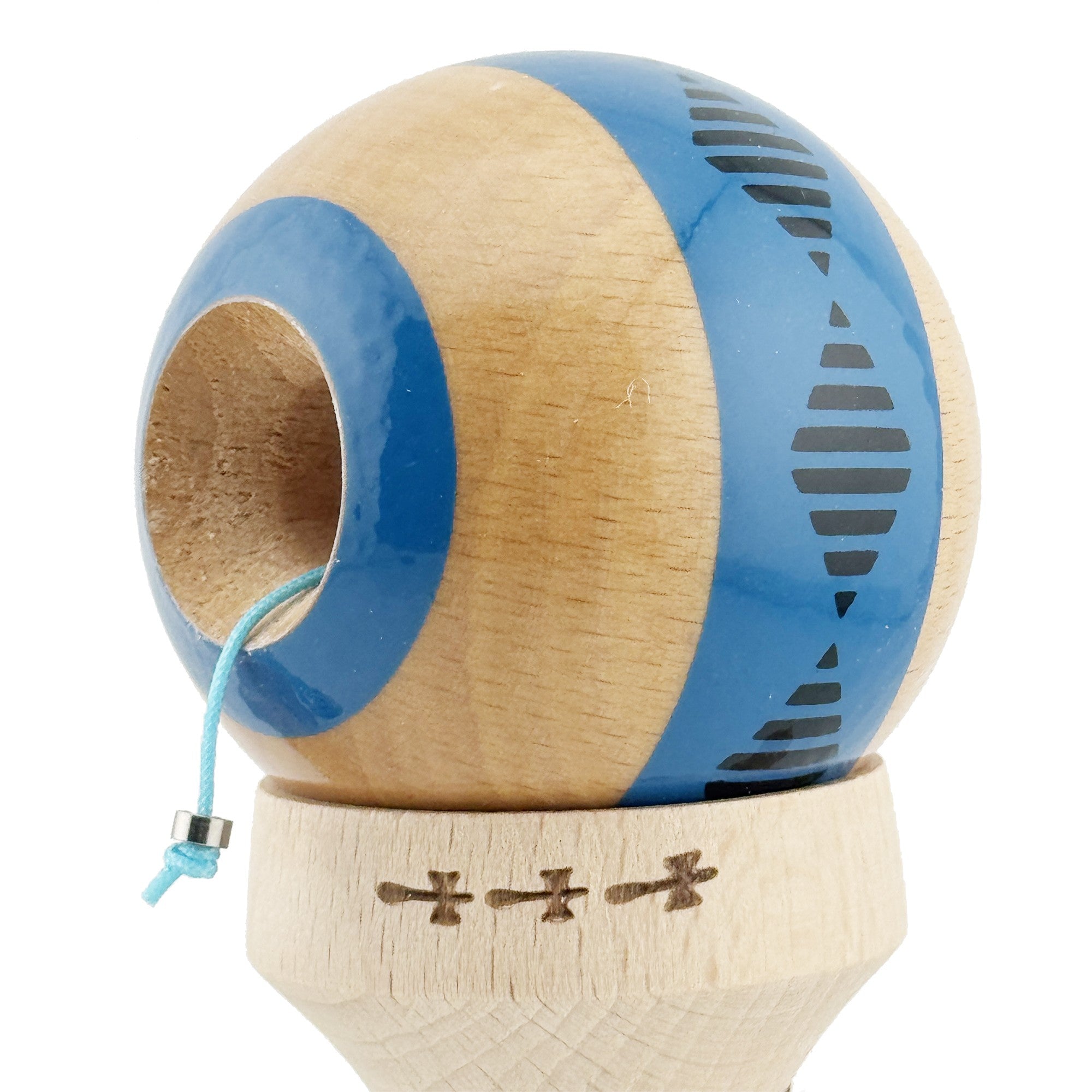 Kendama X Originala FREQUENCY, Profesionala, Cupe Mari KING SIZE V3, Super Sticky, Gaura in Baza, Rulment Metalic, din lemn 18 cm, Ata 62/65 cm, Albastru/Maro