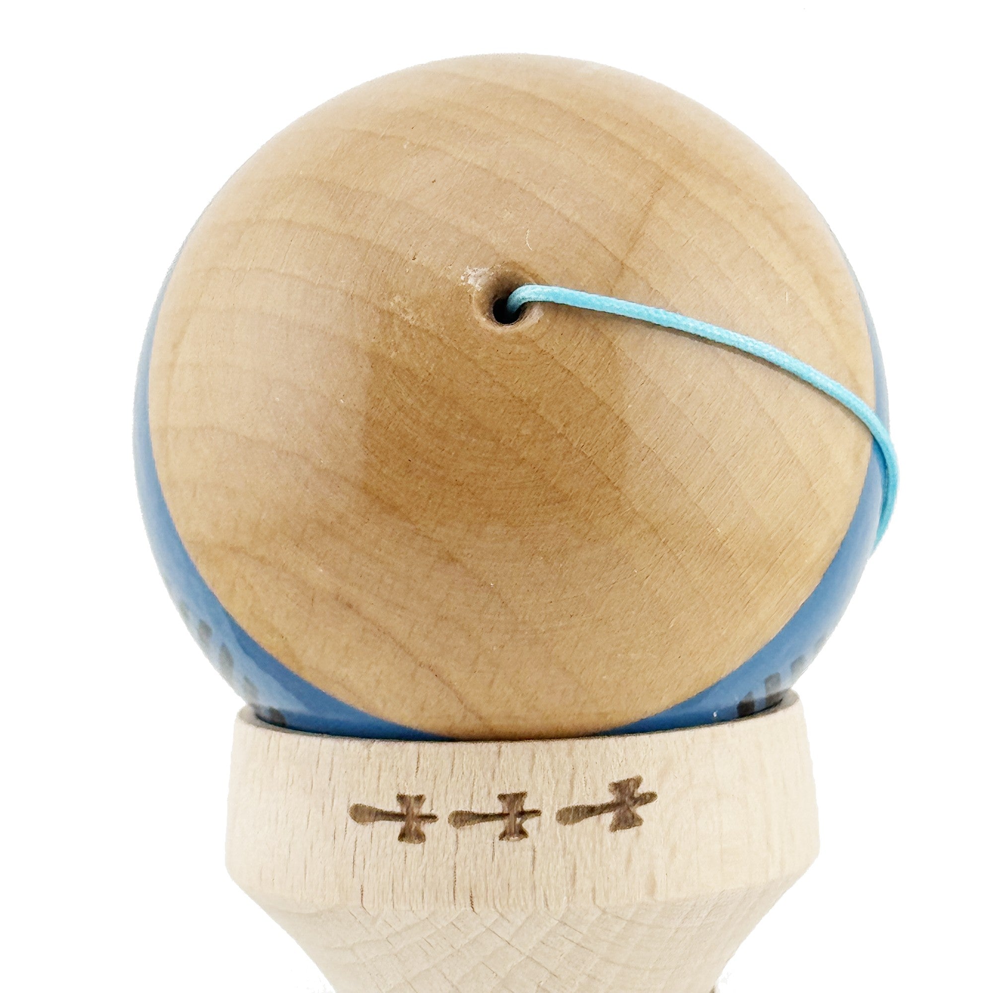 Kendama X Originala FREQUENCY, Profesionala, Cupe Mari KING SIZE V3, Super Sticky, Gaura in Baza, Rulment Metalic, din lemn 18 cm, Ata 62/65 cm, Albastru/Maro