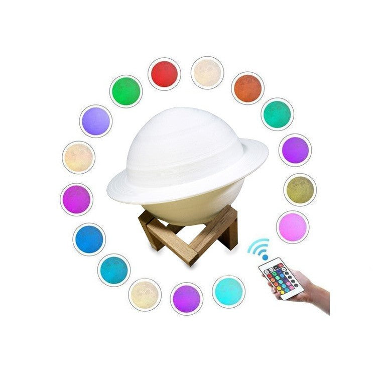 Lampa de veghe cu telecomanda in forma de Saturn 3D Saturn Light 16 culori, alimentare baterii, stand lemn inclus, 15 cm