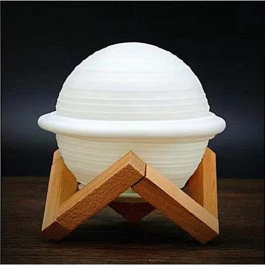Lampa de Veghe, Model Planeta Saturn, 3D, Lumina Alb Cald, Suport din Plastic, cu Baterii, 13 cm, Alb